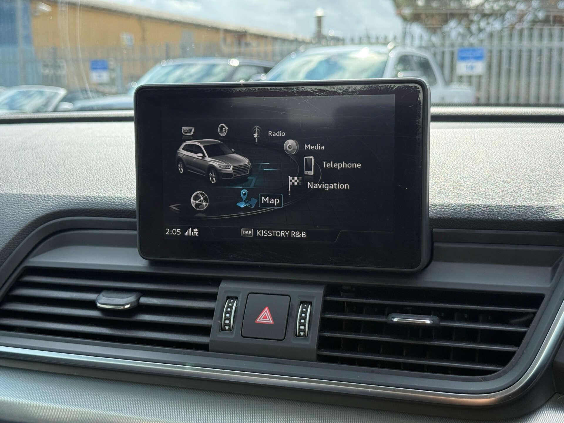 Audi Q5 view 64