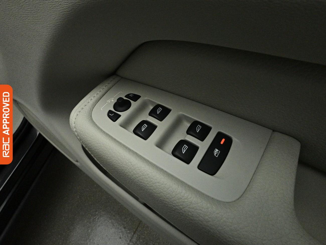 Volvo XC60 view 25