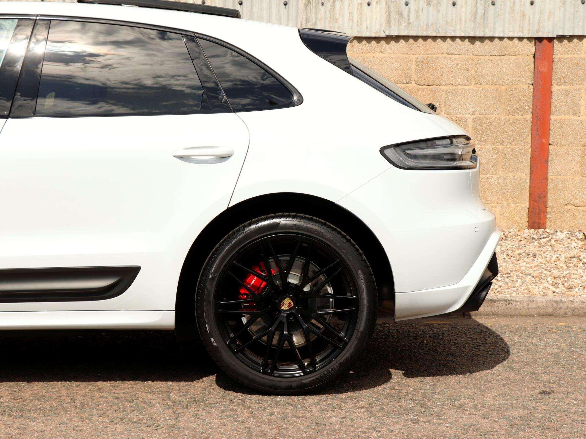 Porsche Macan view 33