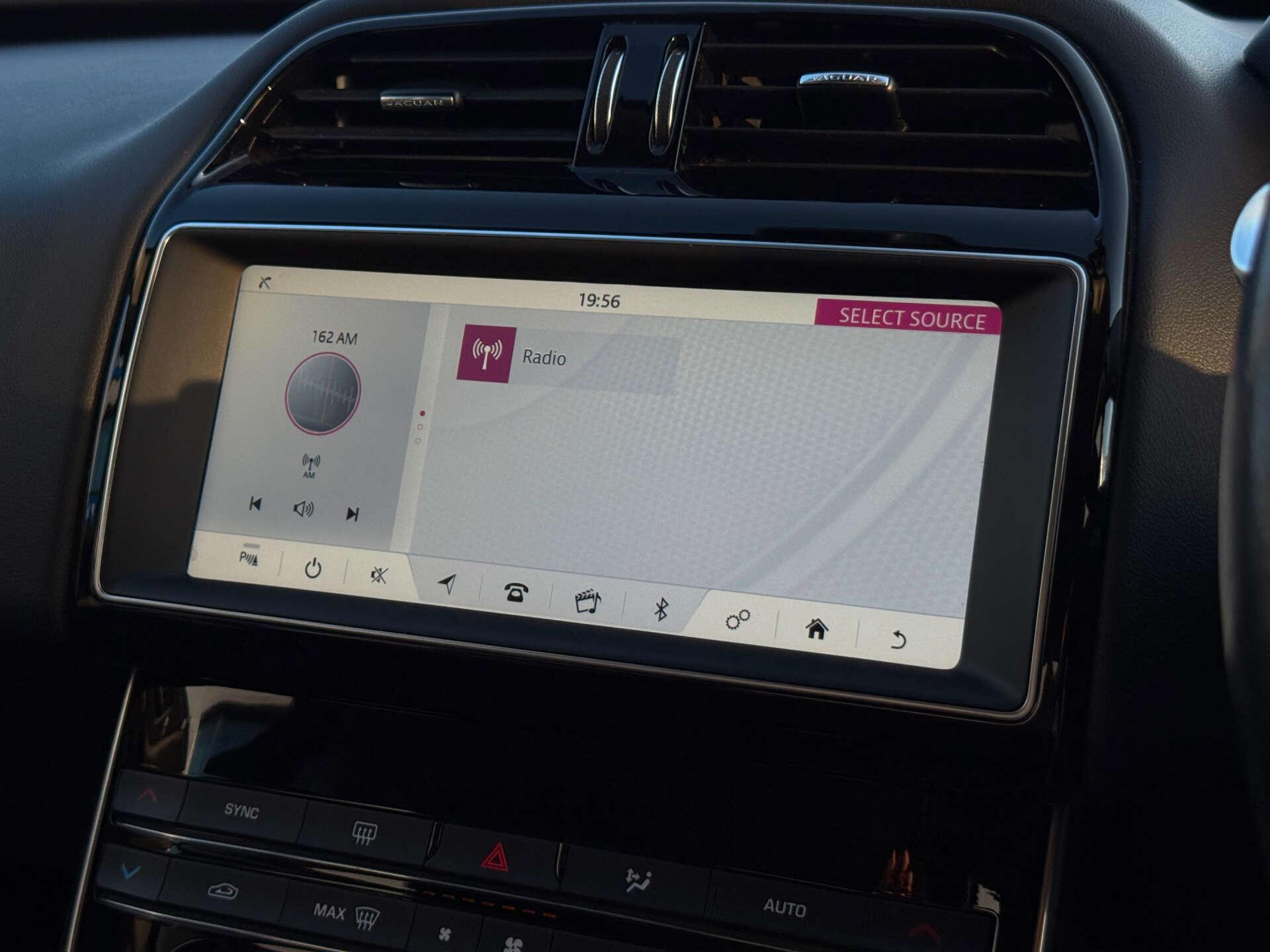 Jaguar Xe view 70