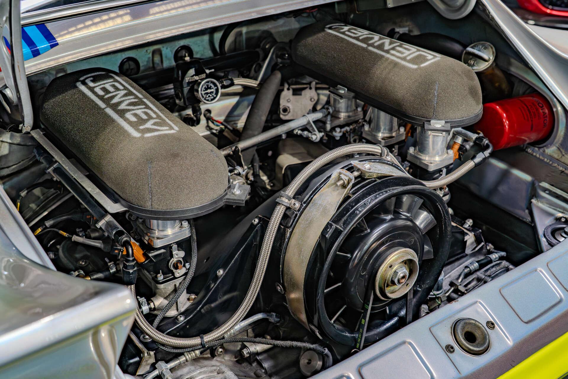 Porsche 911 view 27
