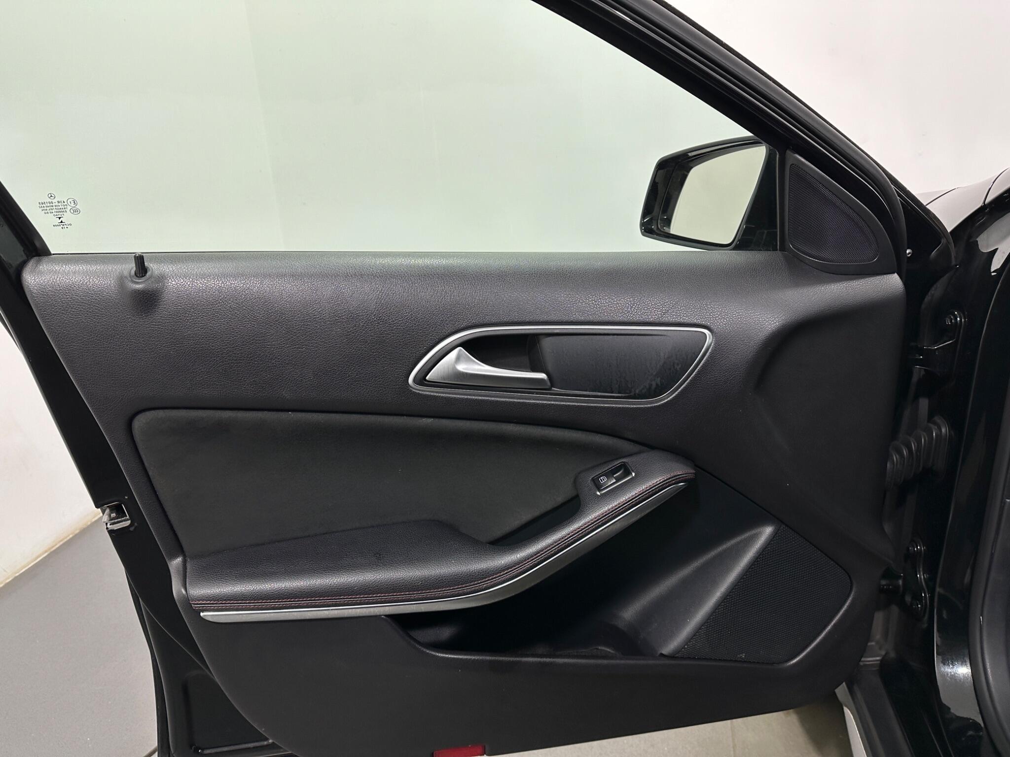 Mercedes-Benz Gla view 37