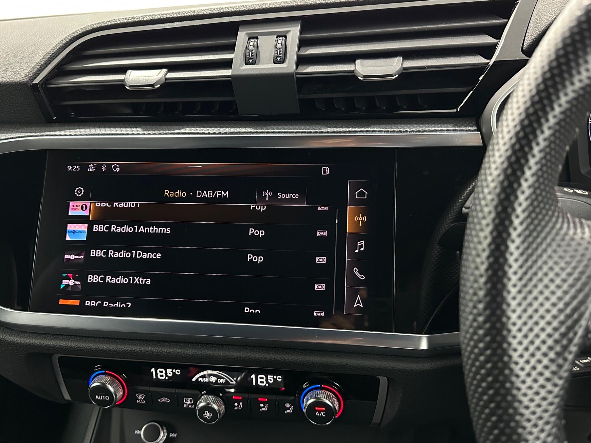 Audi Q3 view 25