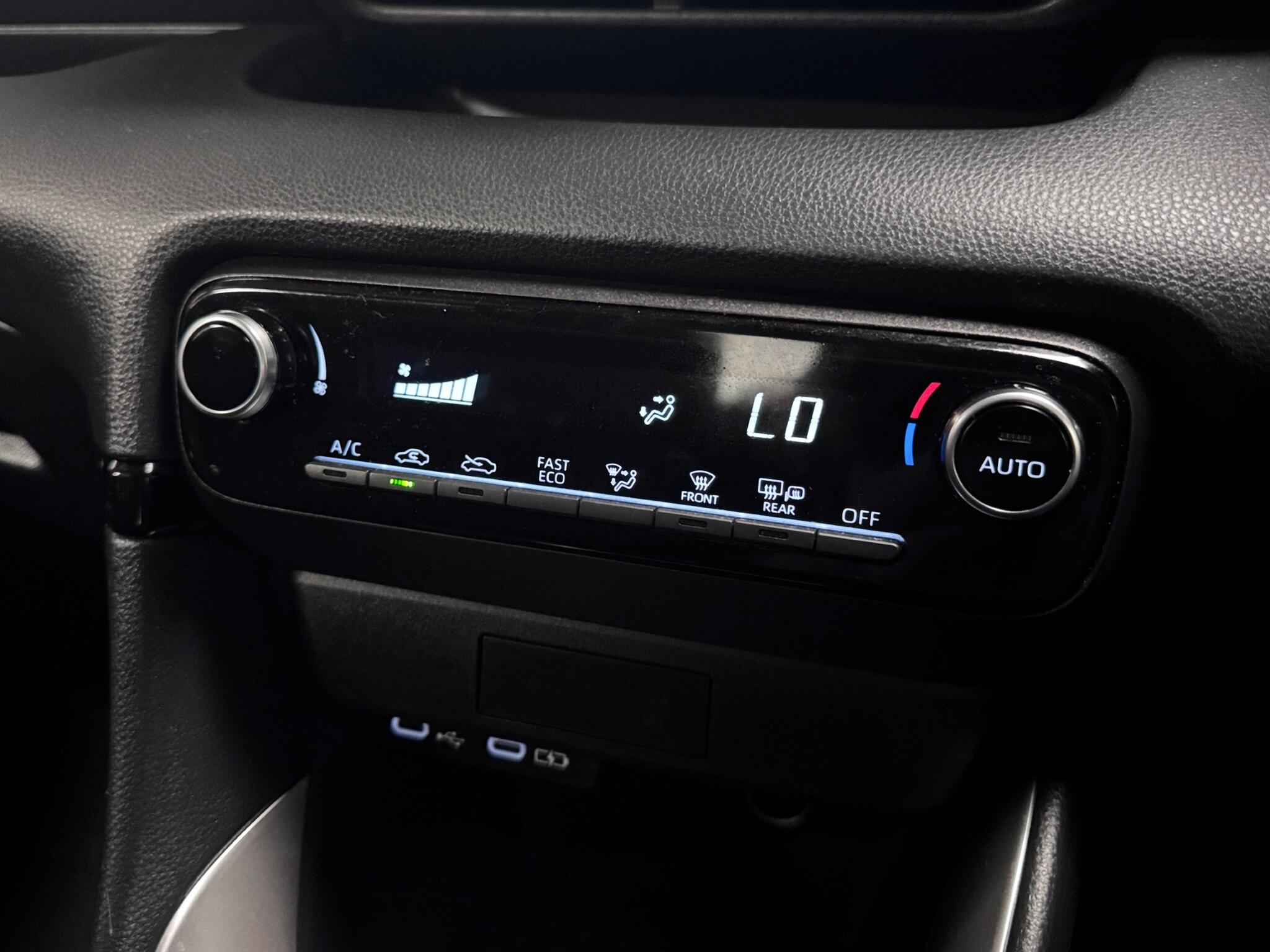 Toyota Yaris view 34