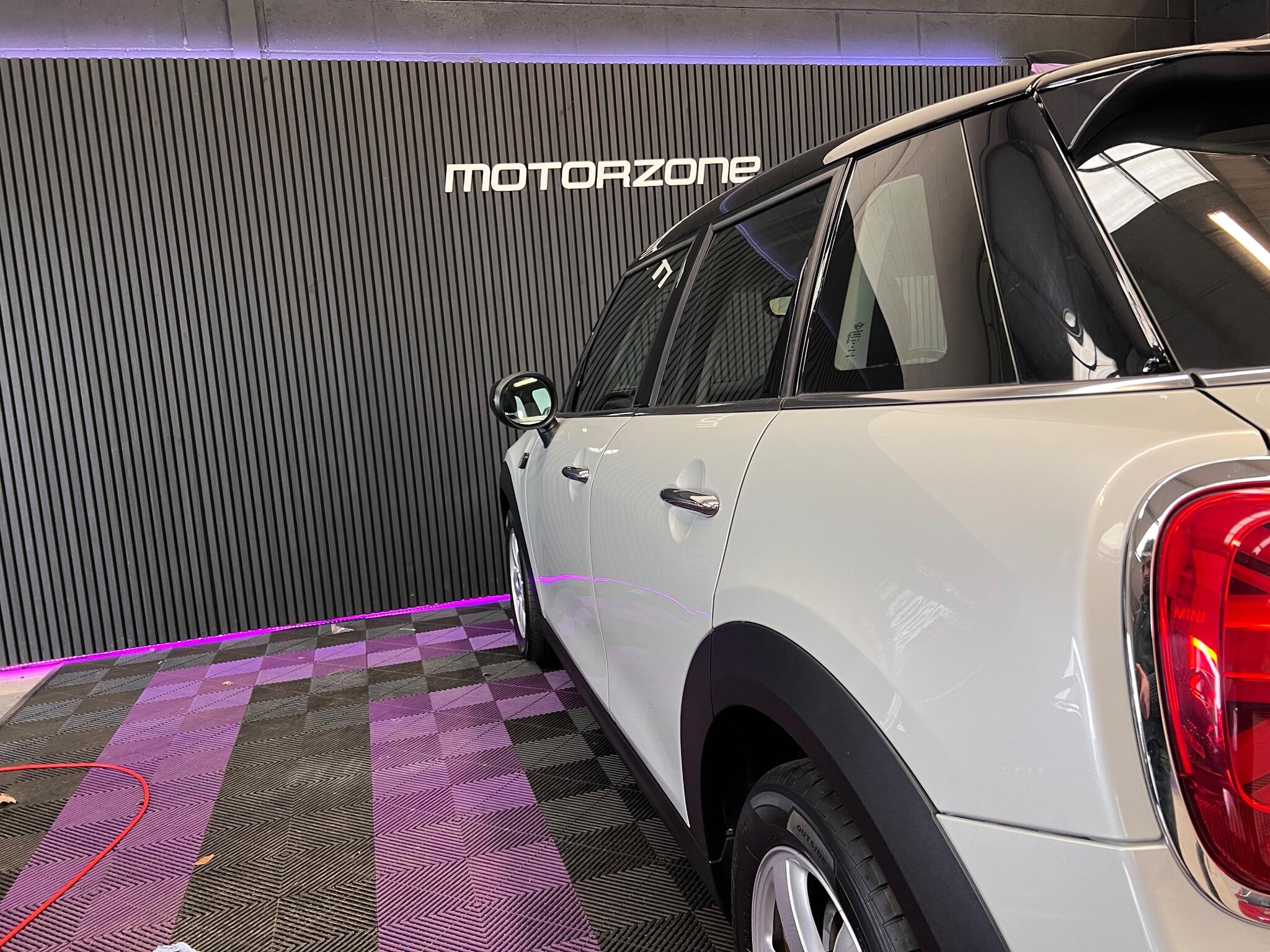 Mini Hatch view 38