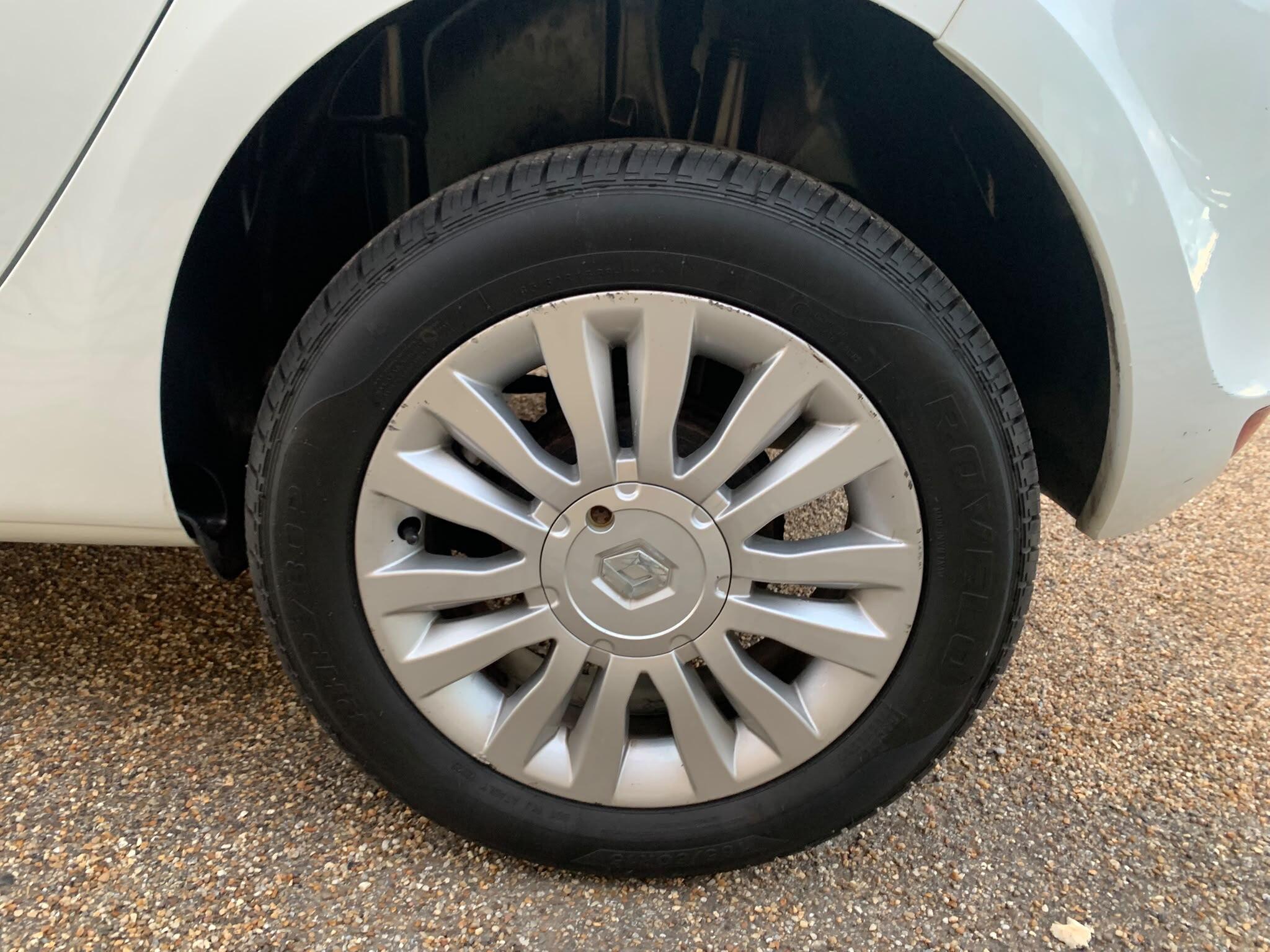 Renault Clio - Image 15