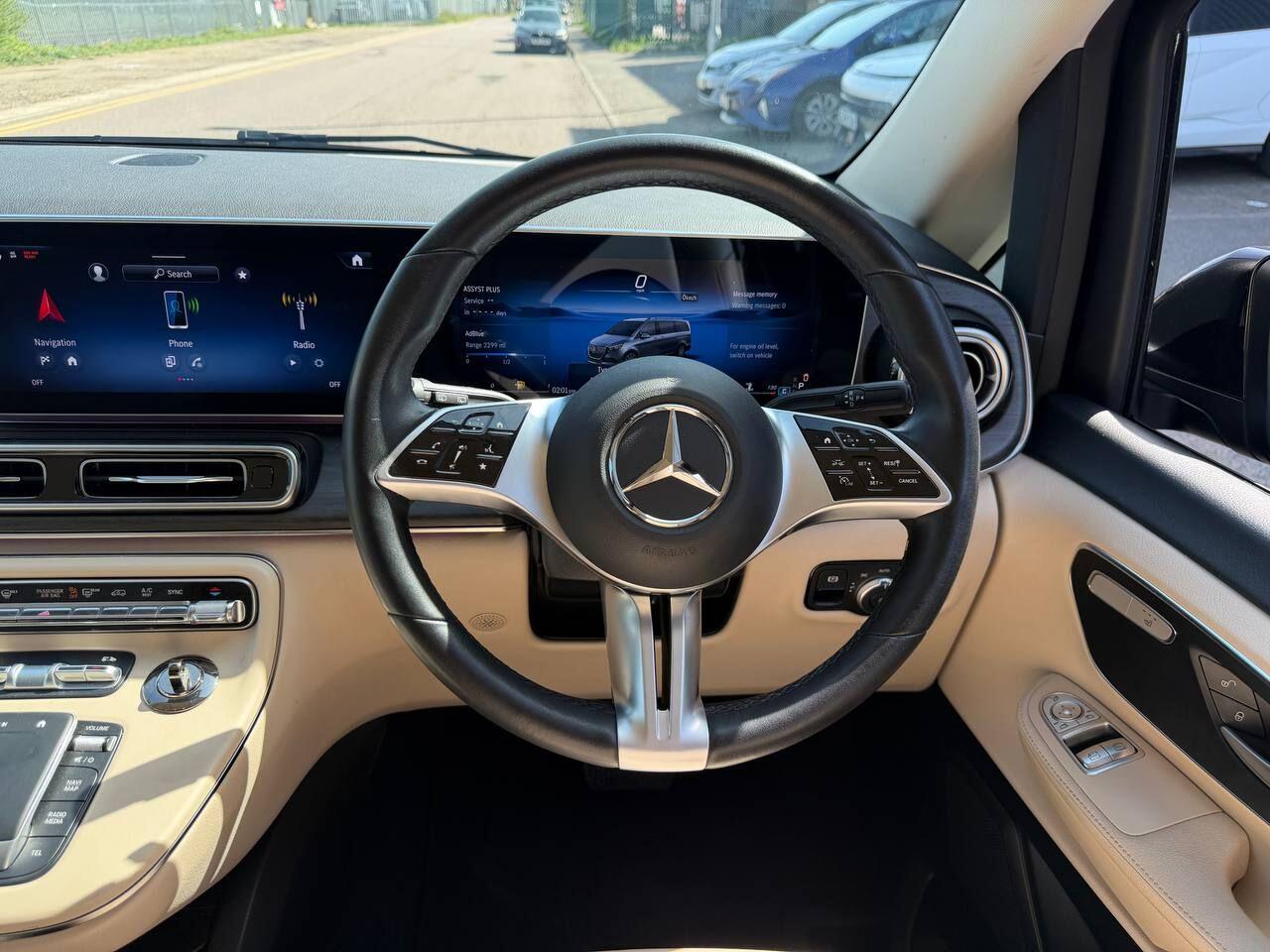 Mercedes-Benz V Class view 26