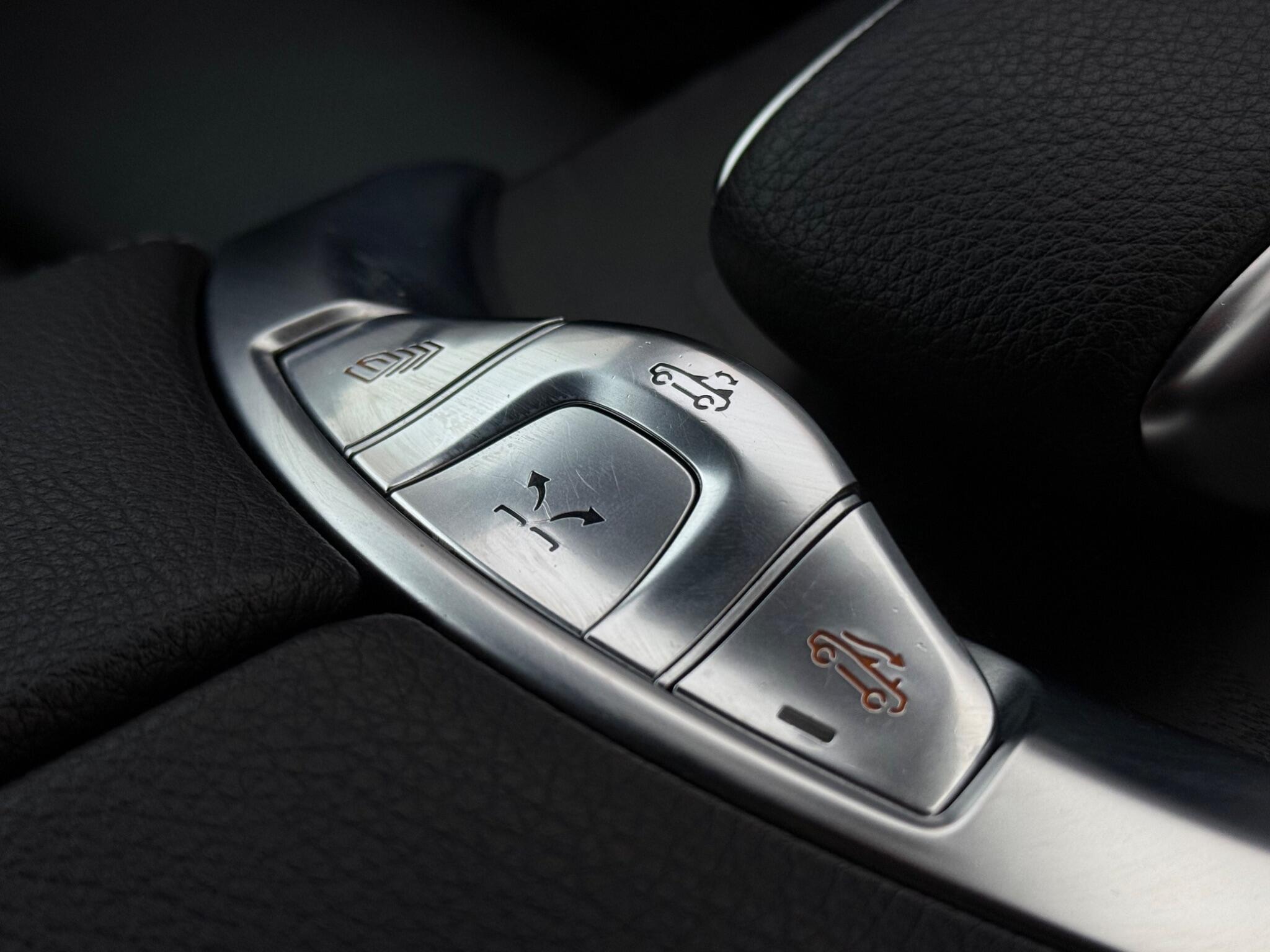 Mercedes-Benz C-Class view 27