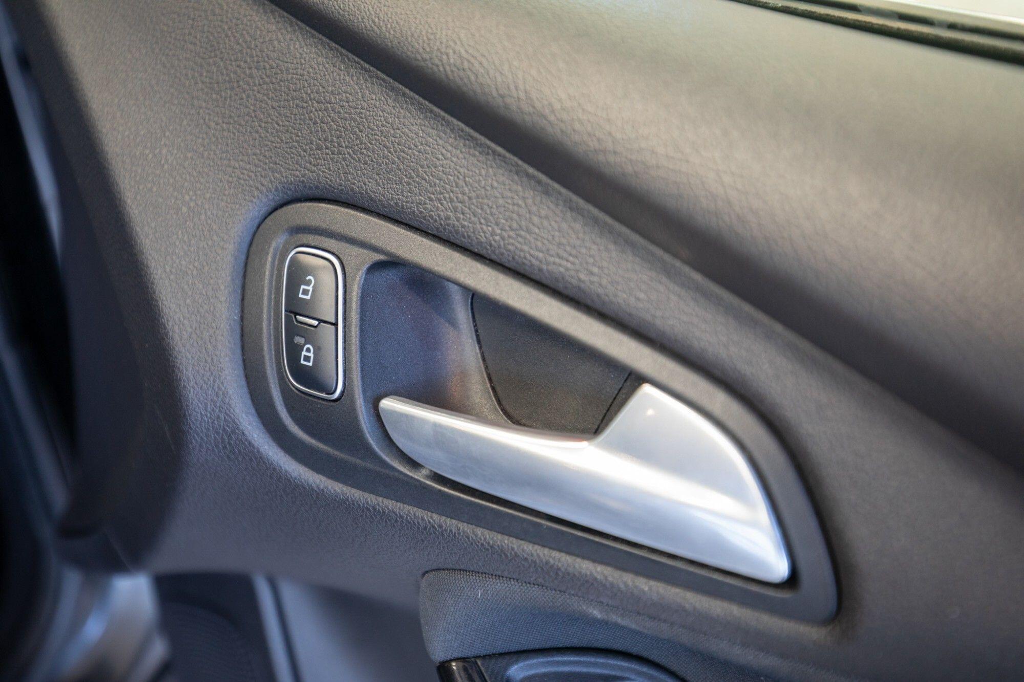 Ford Focus view 15