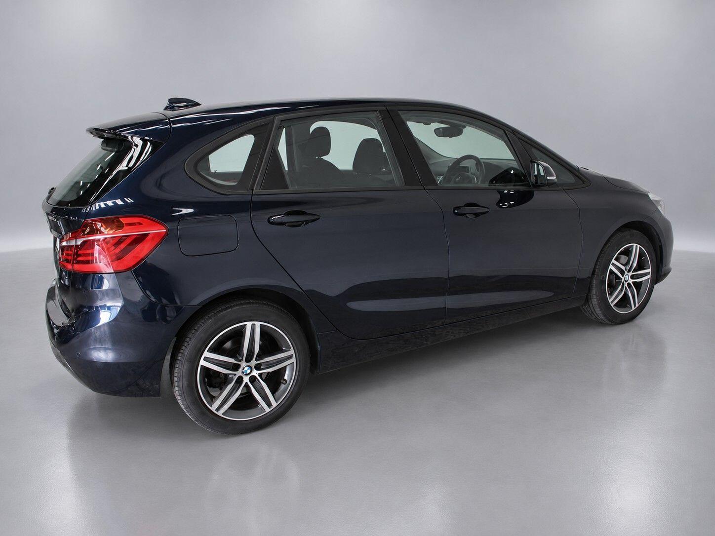 BMW 2 Series view 11