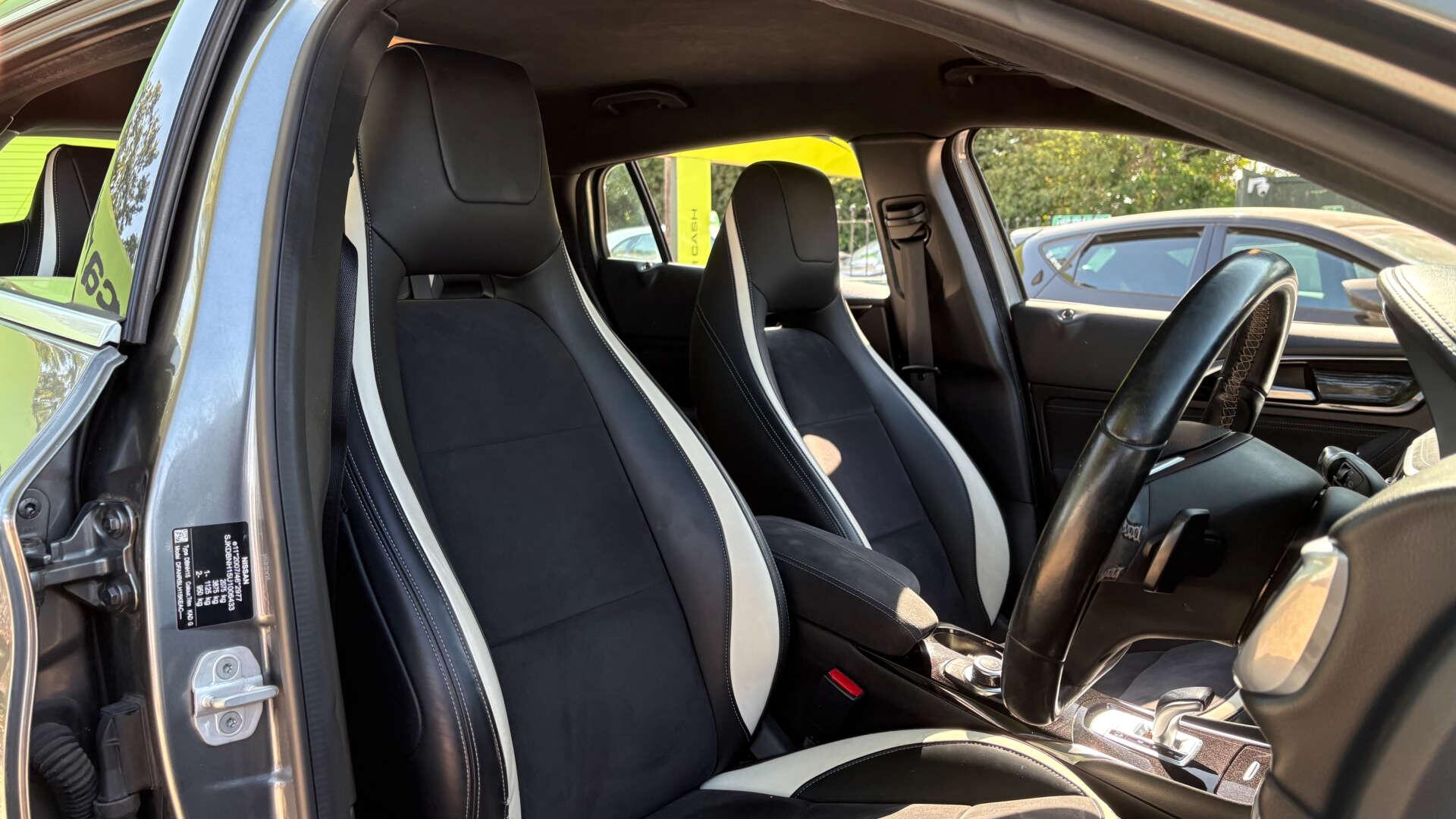 Infiniti Q30 view 8
