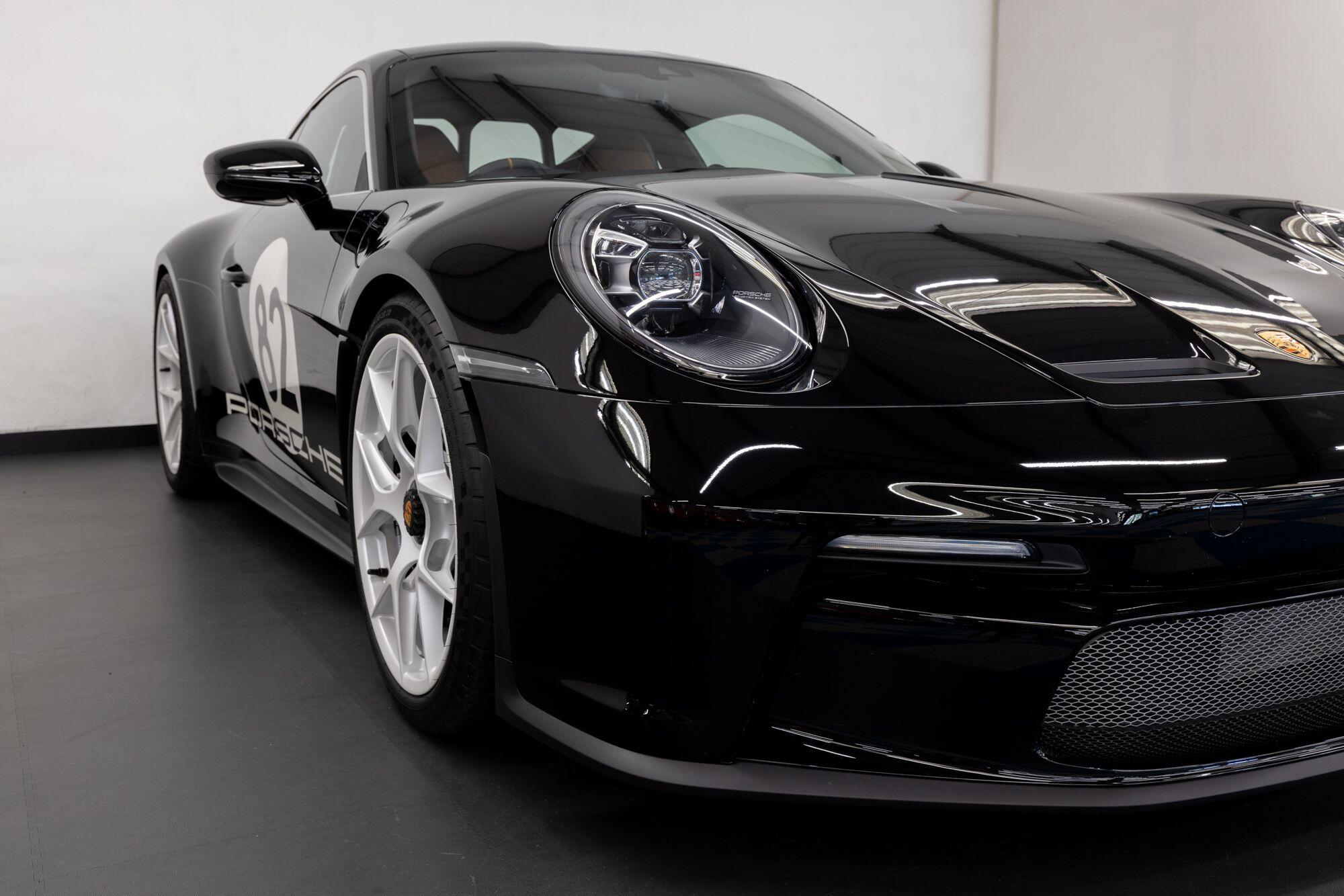 Porsche 911 view 12