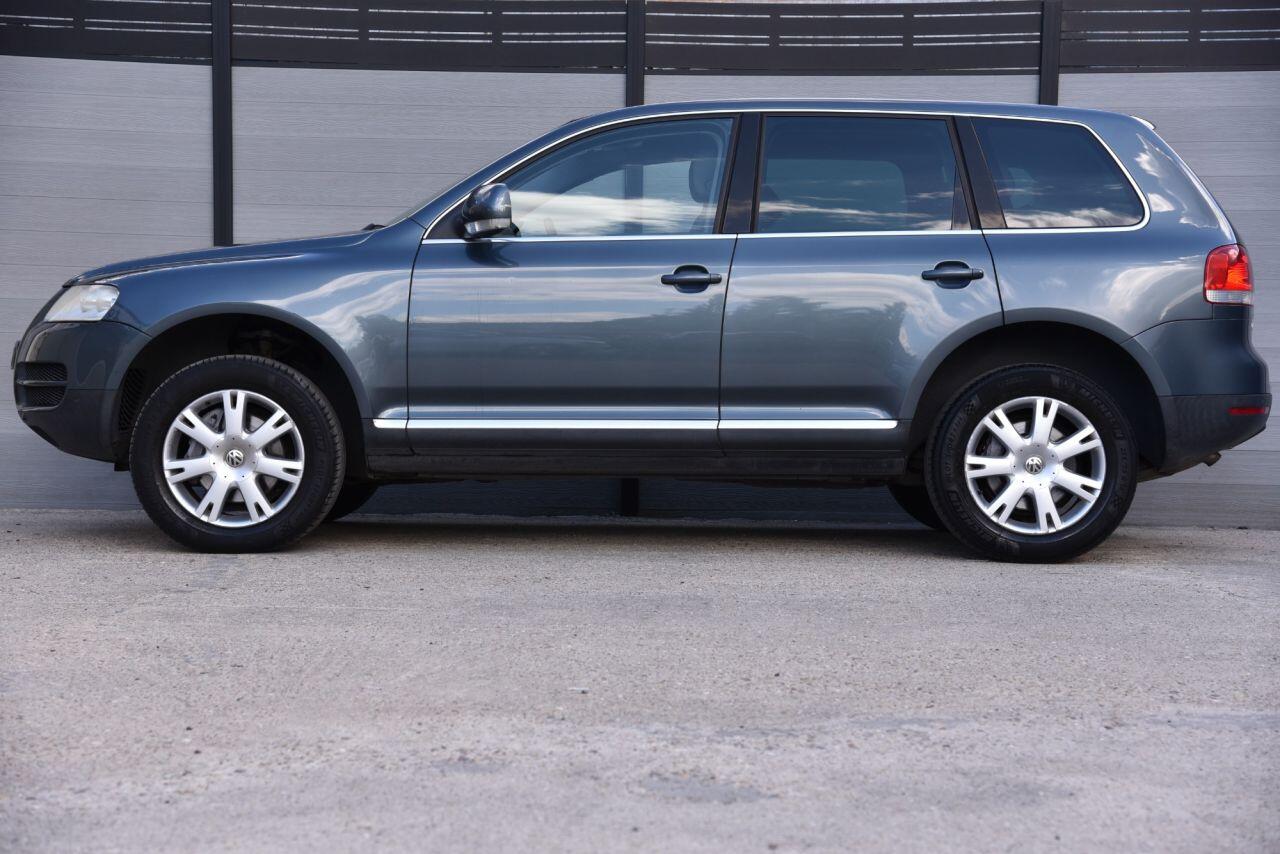 Volkswagen Touareg view 6