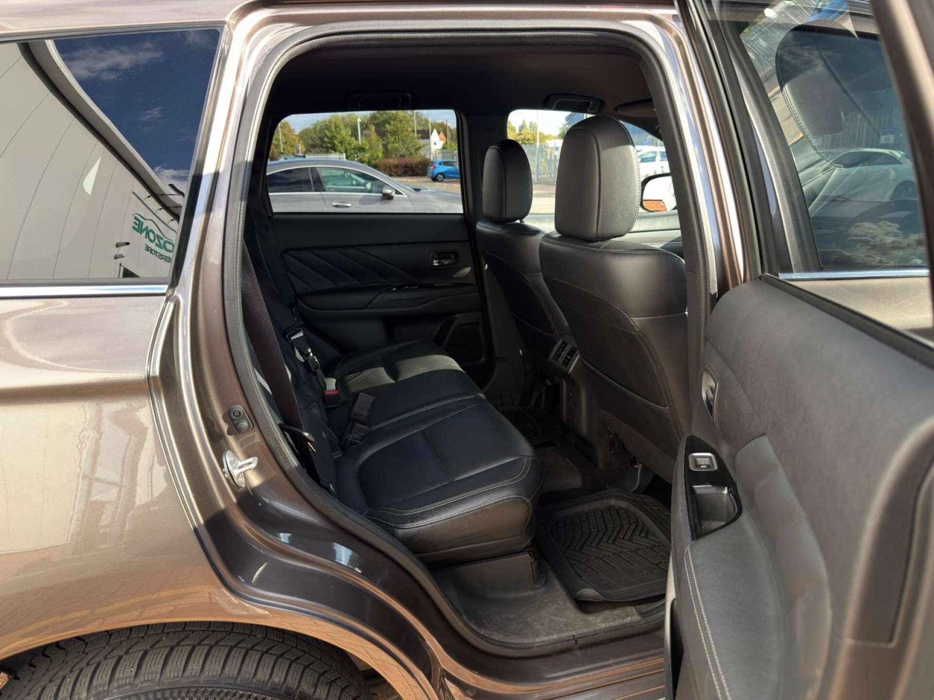 Mitsubishi Outlander view 31