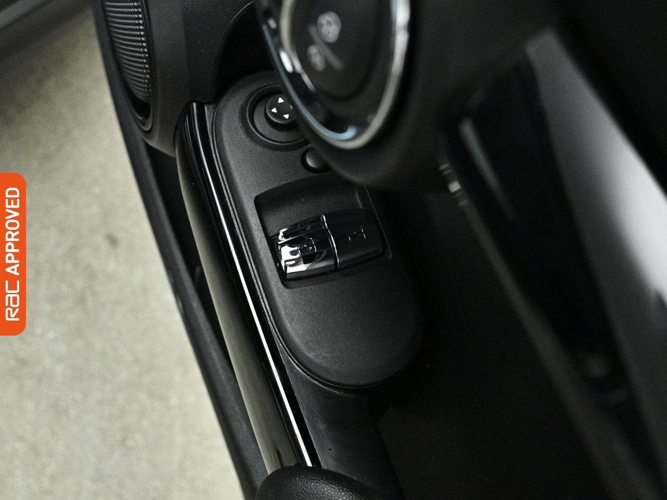Mini Hatch view 20