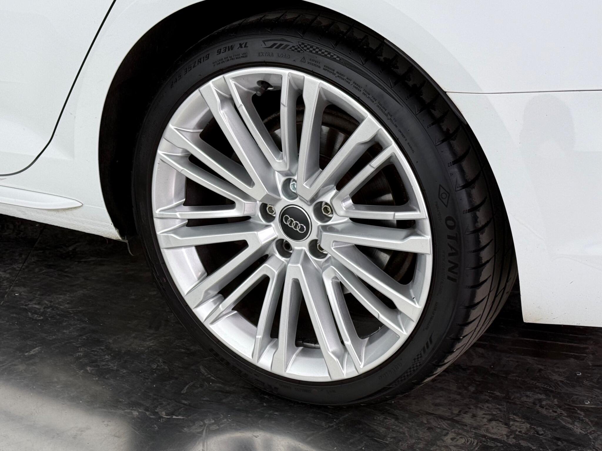 Audi A4 view 9