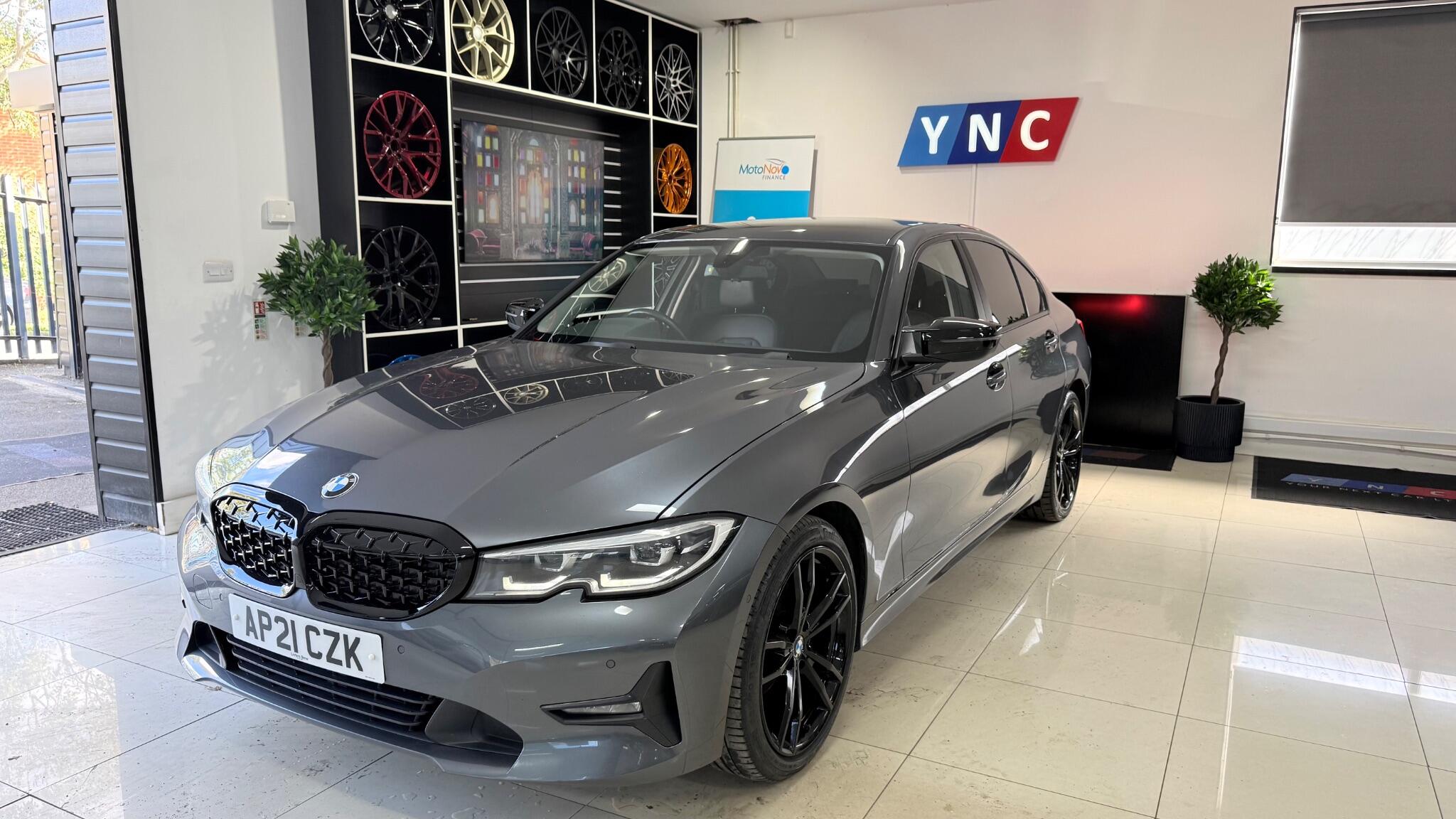 BMW 3 Series view 44
