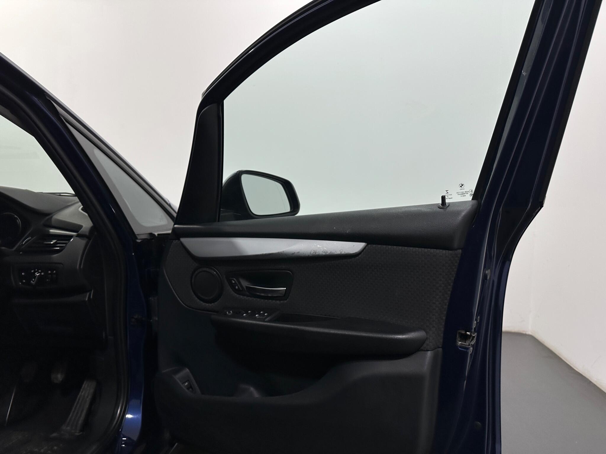 BMW 2 Series view 32