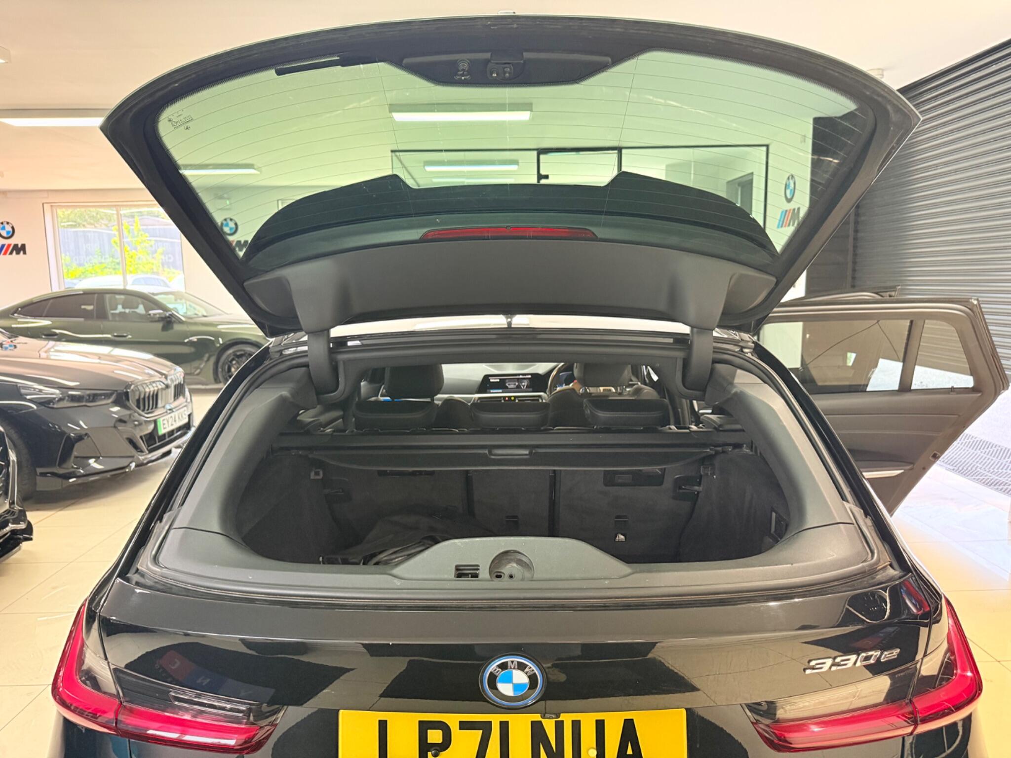 BMW 3 Series view 41