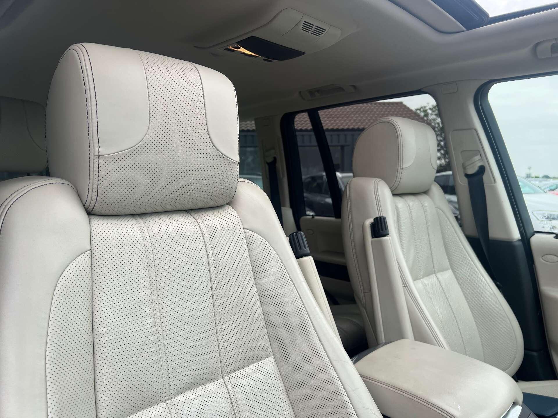 Land Rover Range Rover view 18
