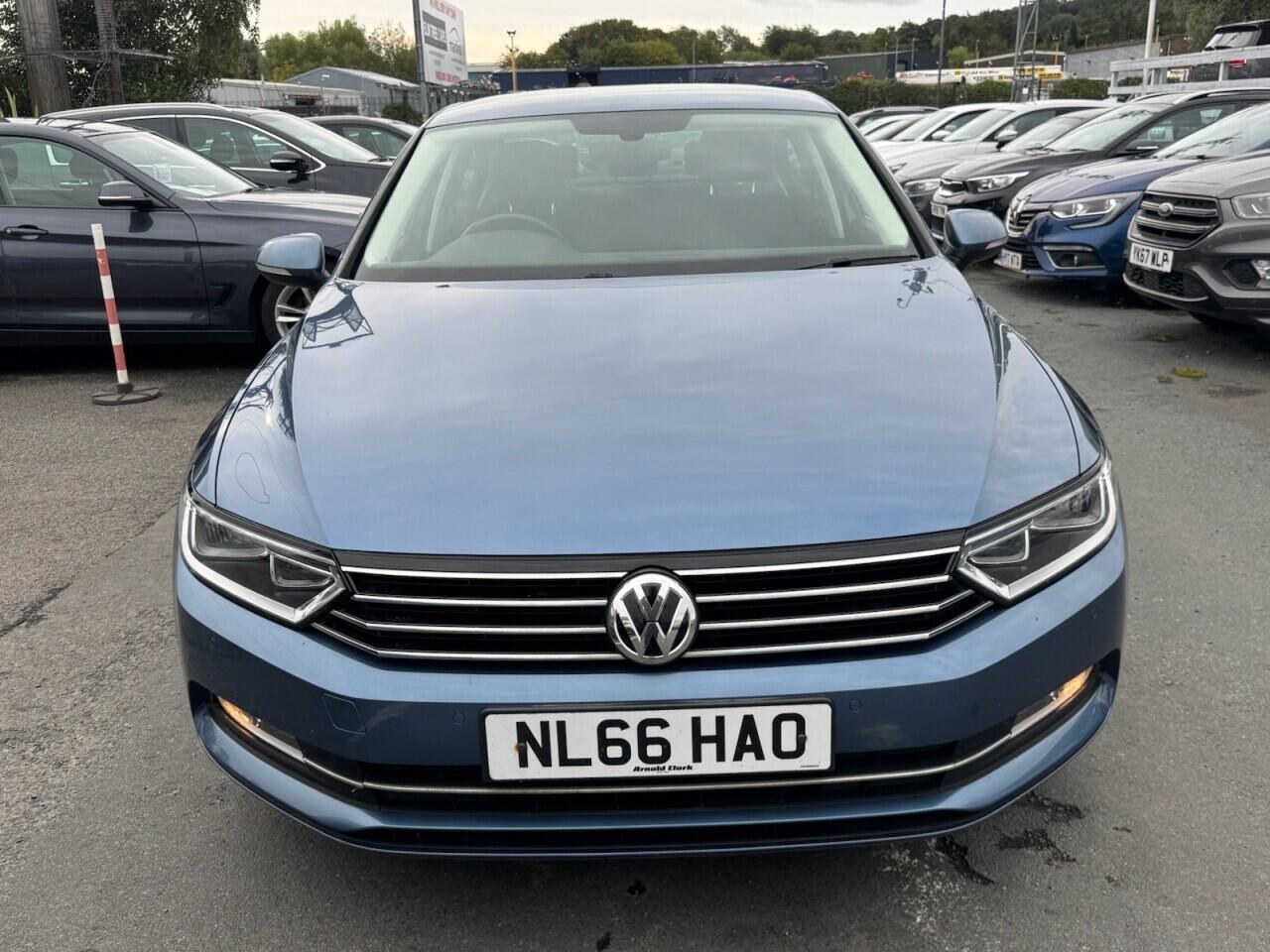 Volkswagen Passat view 38
