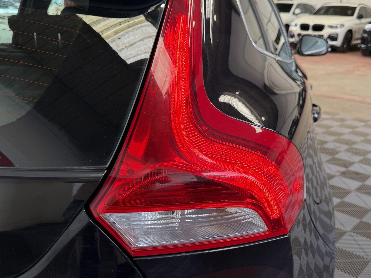 Volvo V40 view 21