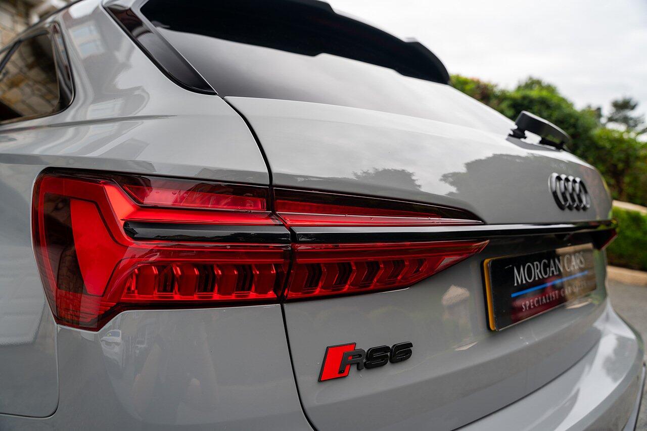 Audi RS6 view 10