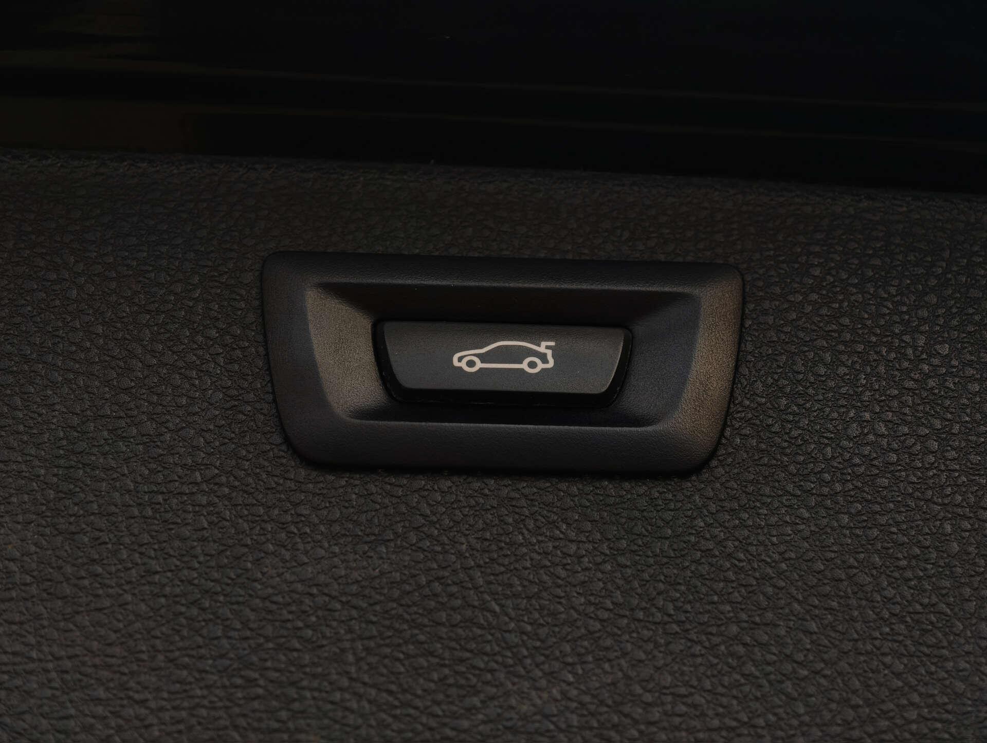 BMW 3 Series view 22