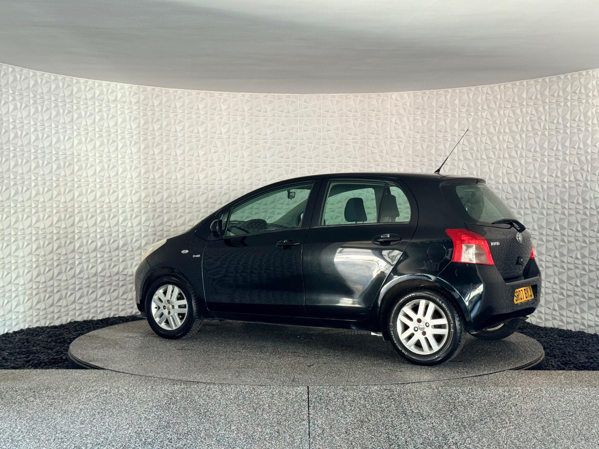 Toyota Yaris view 16