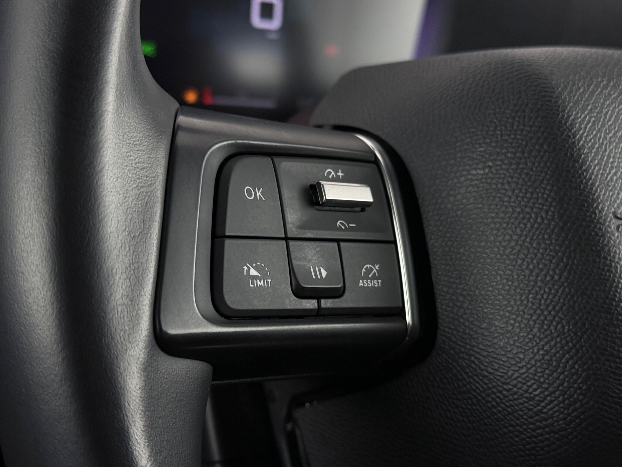 Citroen C4 view 11