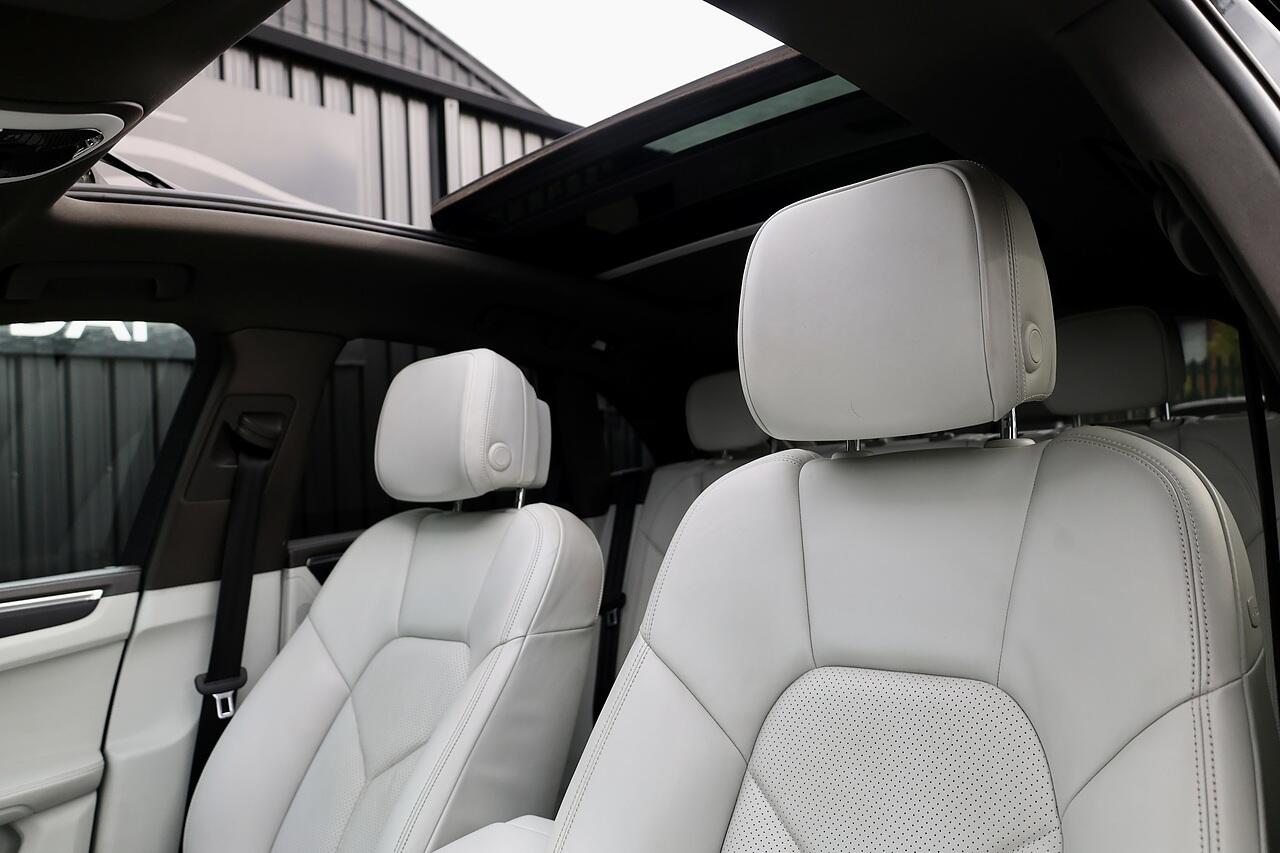 Porsche Macan view 11