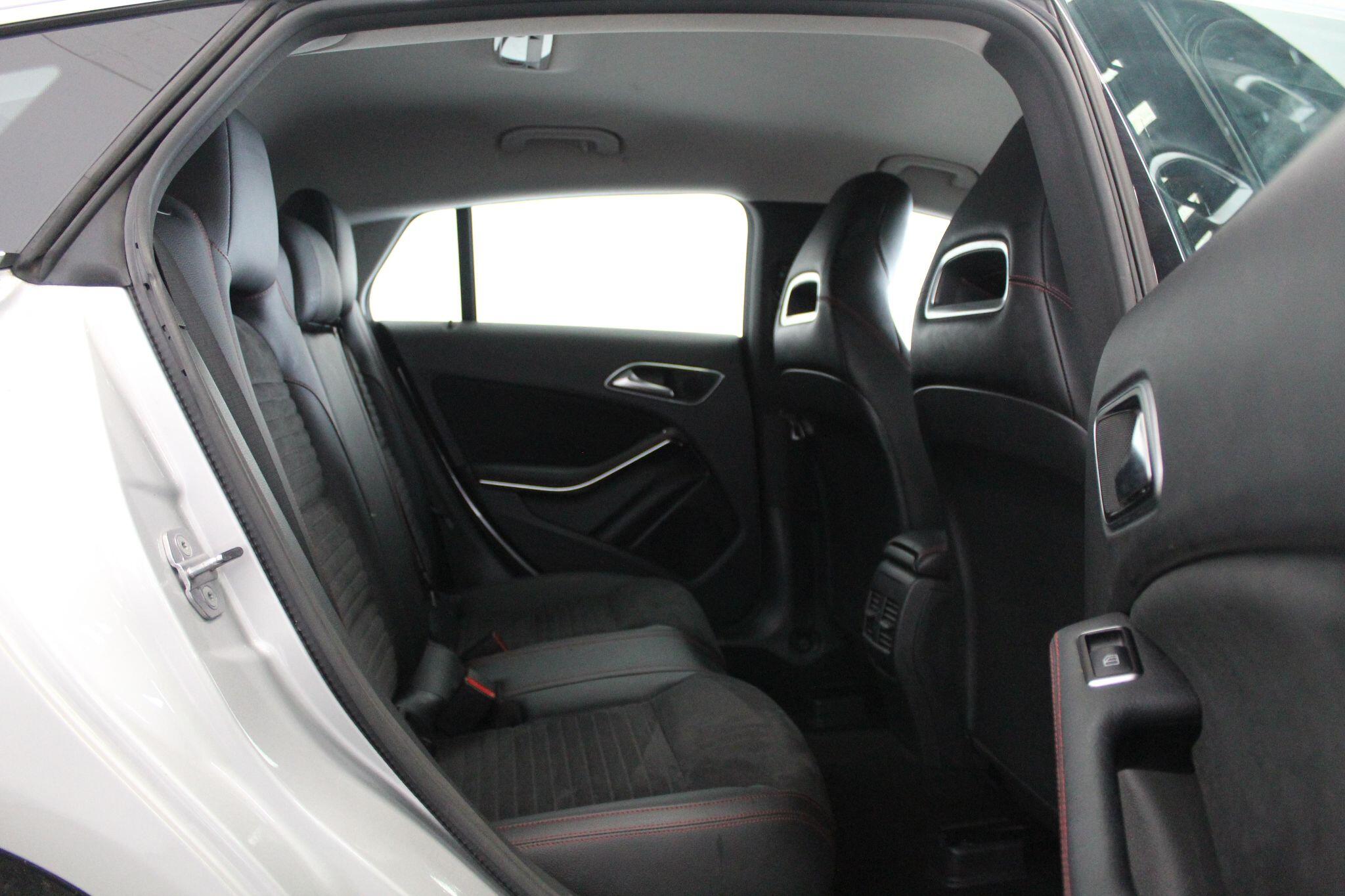 Mercedes-Benz CLA view 52