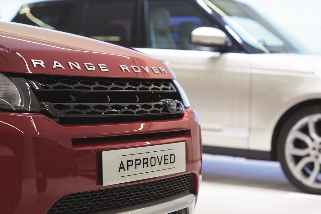 Land Rover Discovery Sport view 3