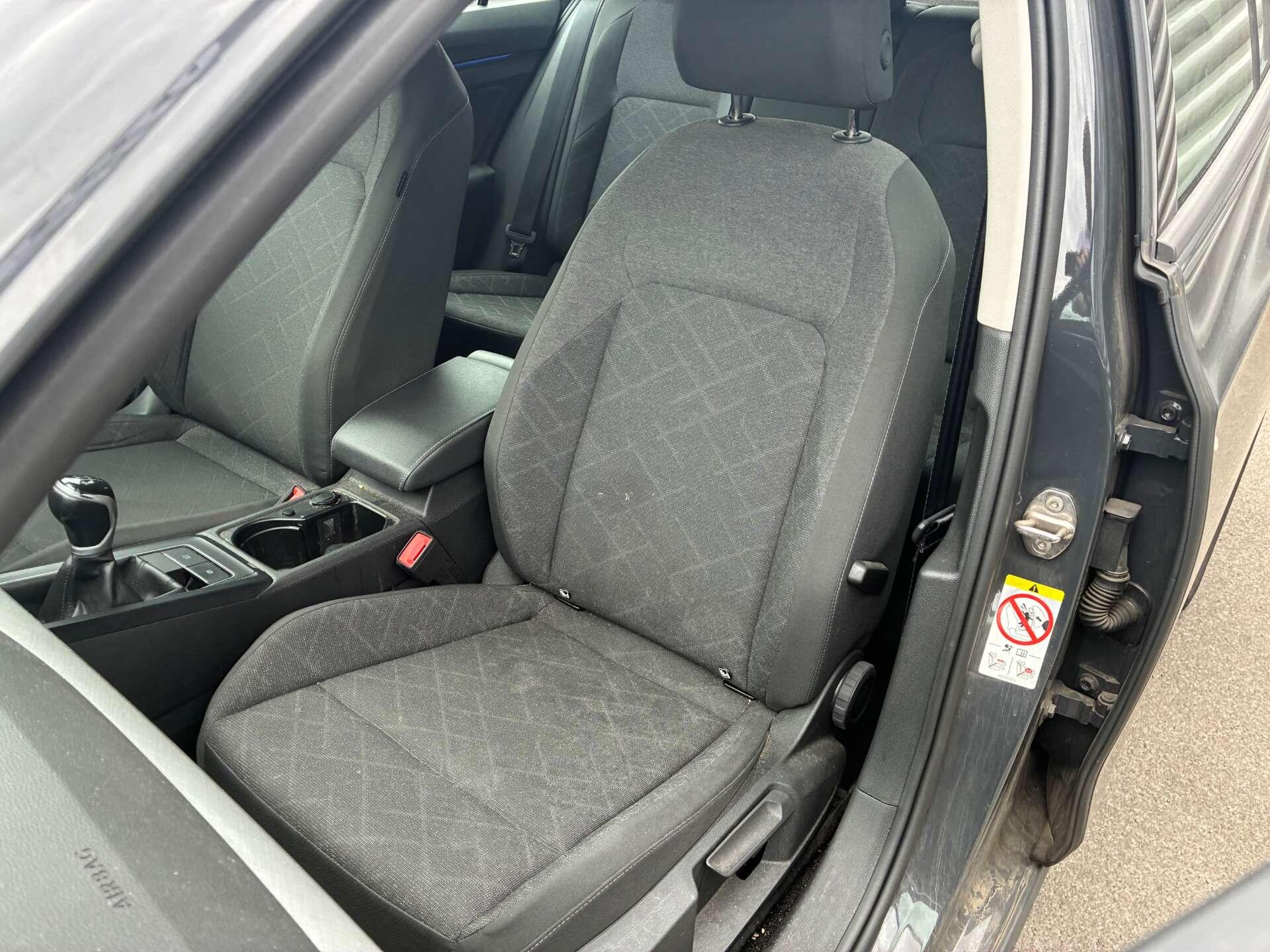 Volkswagen Golf view 30