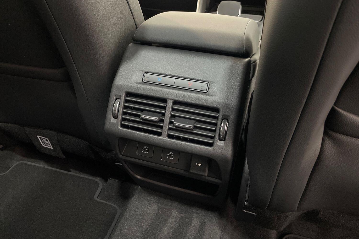 Land Rover Discovery Sport view 15