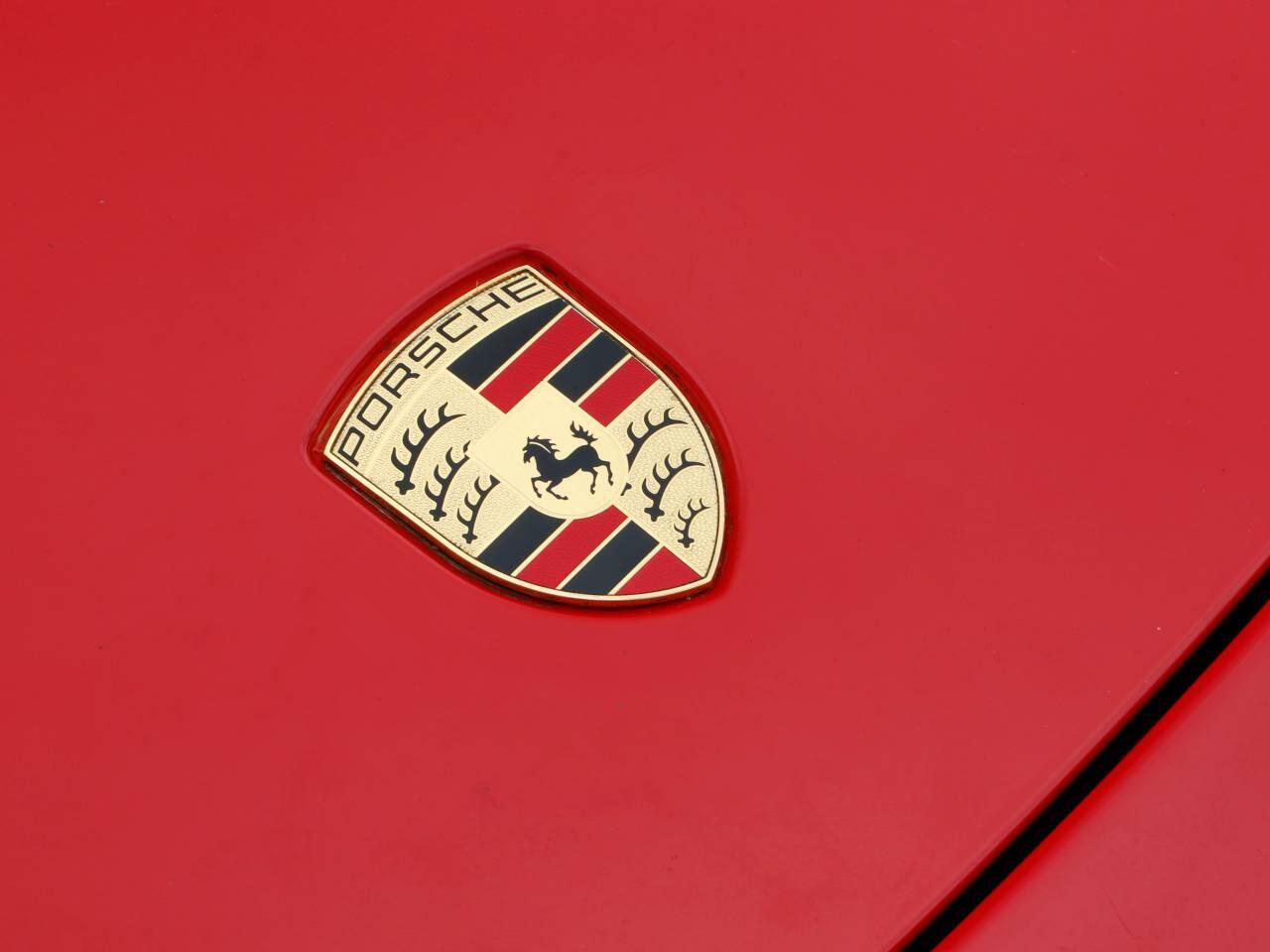 Porsche Cayman view 32