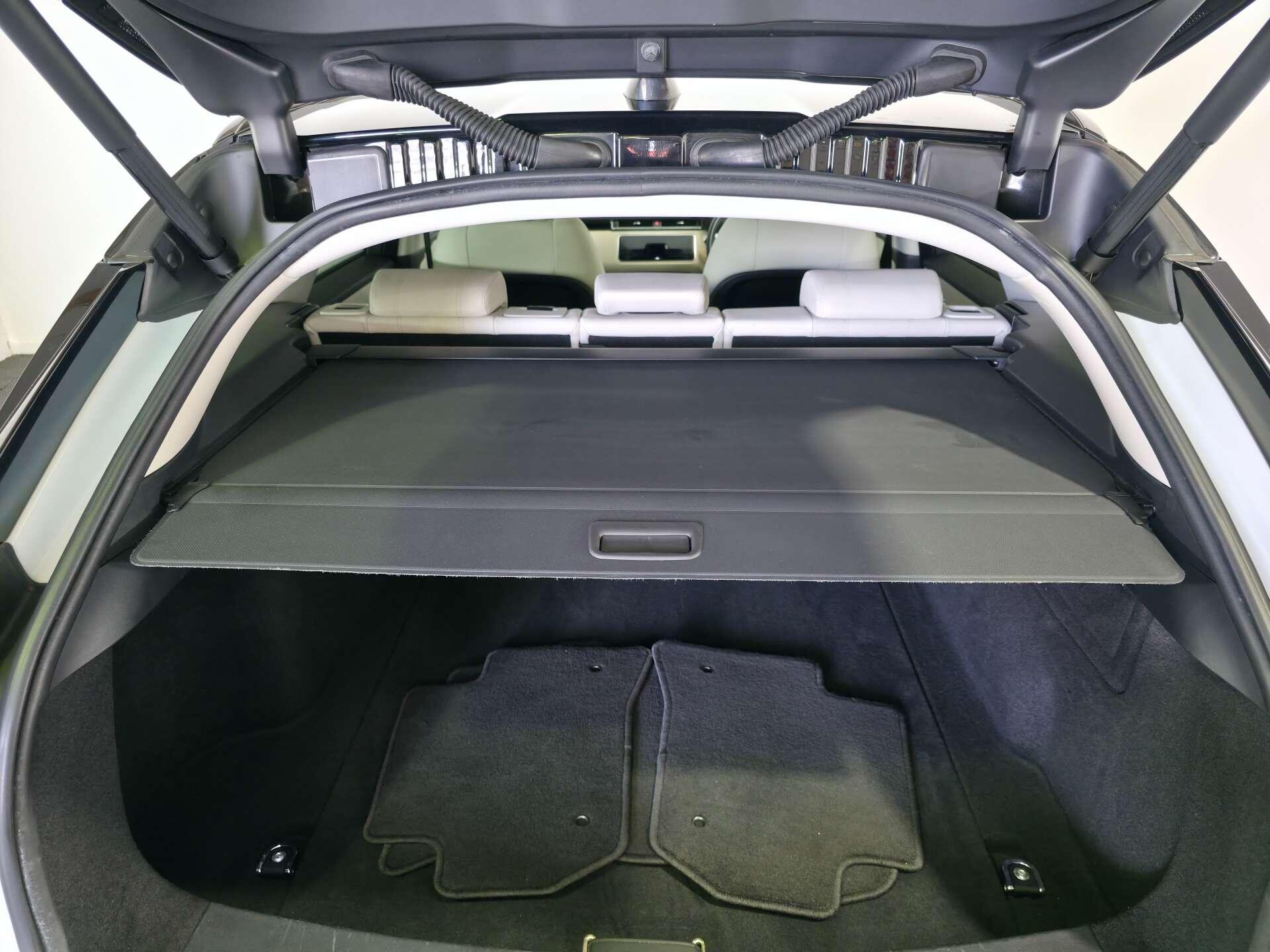 Land Rover Range Rover Velar view 18