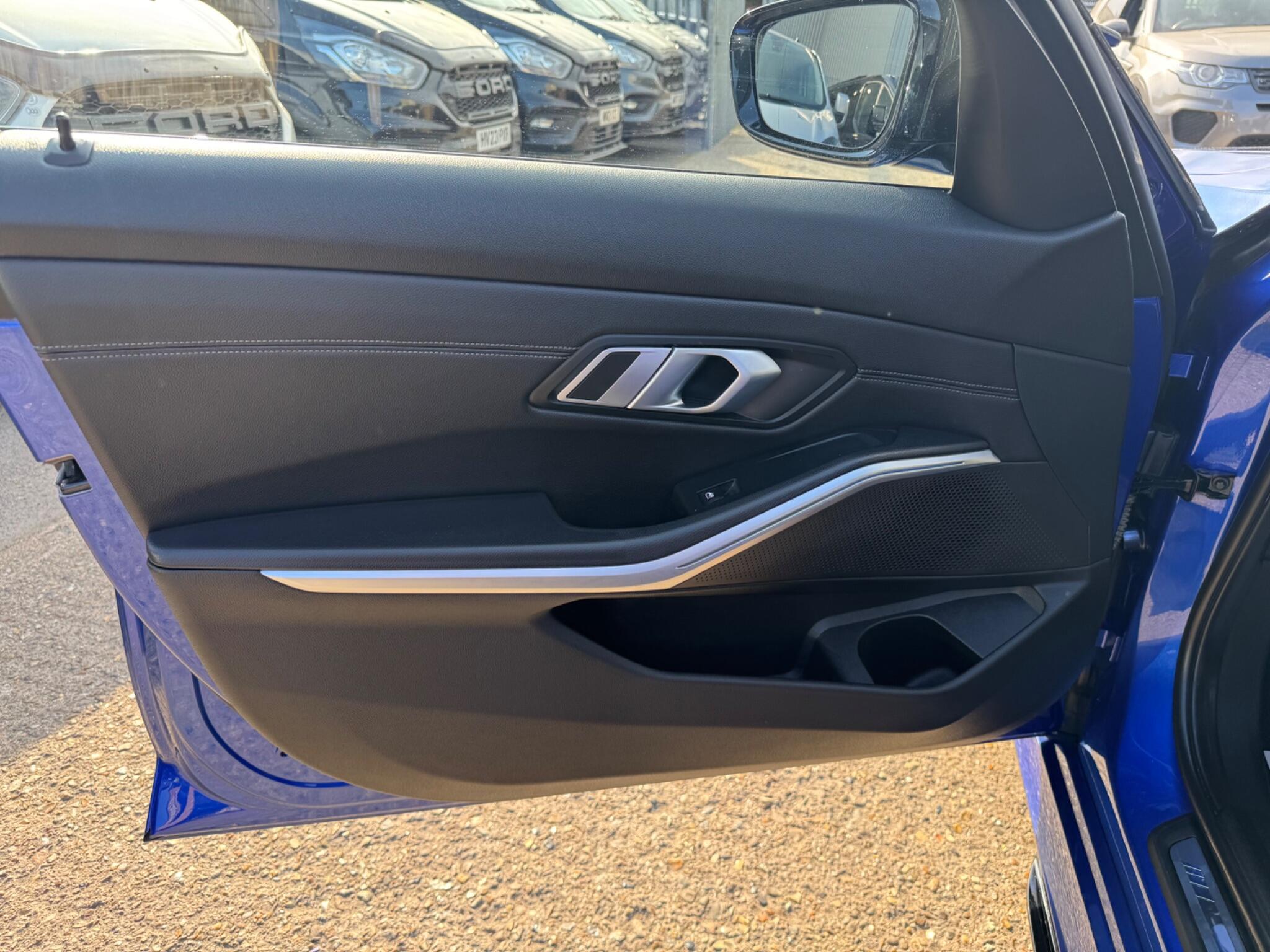 BMW 3 Series view 42