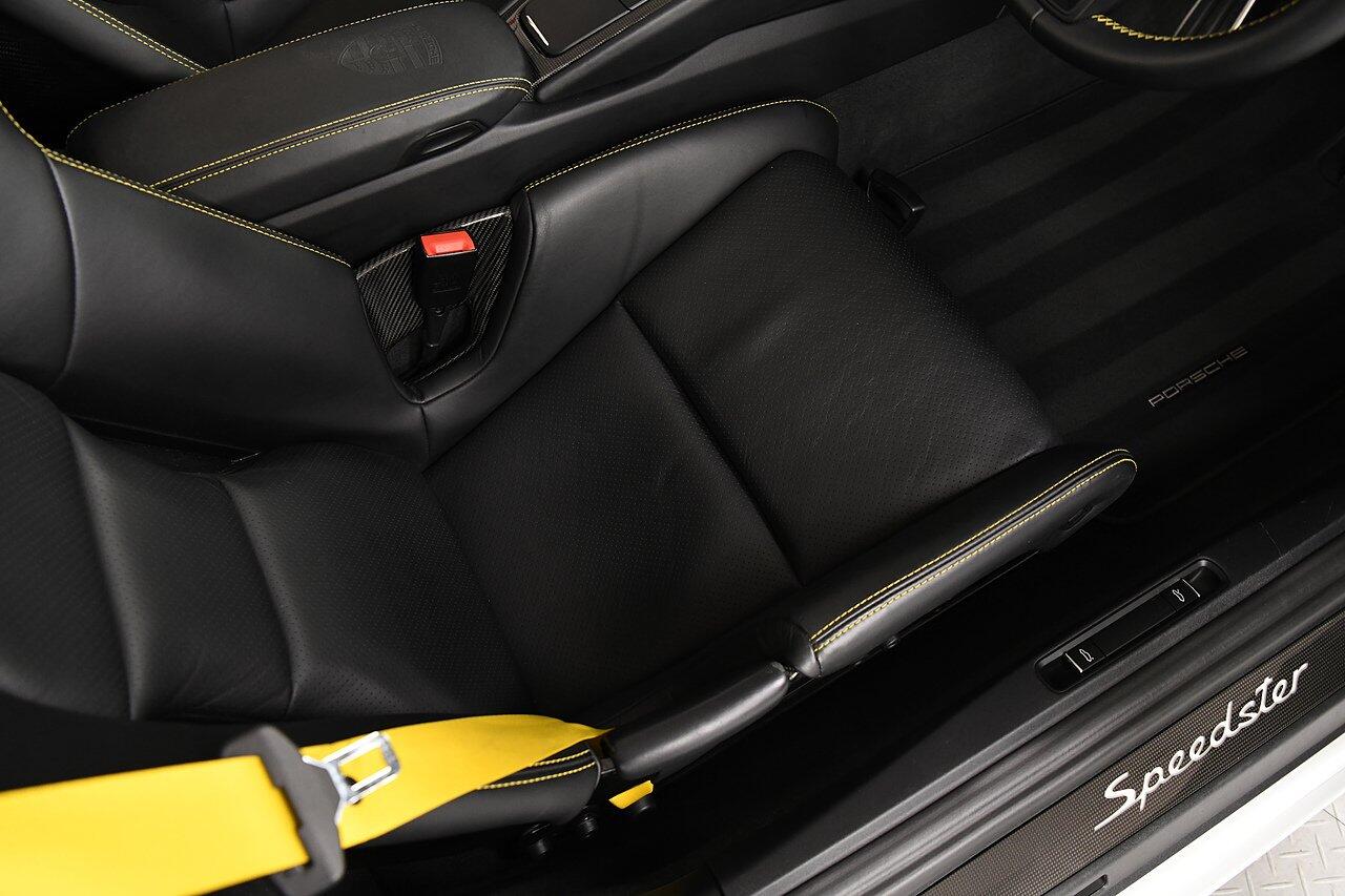 Porsche 911 view 10