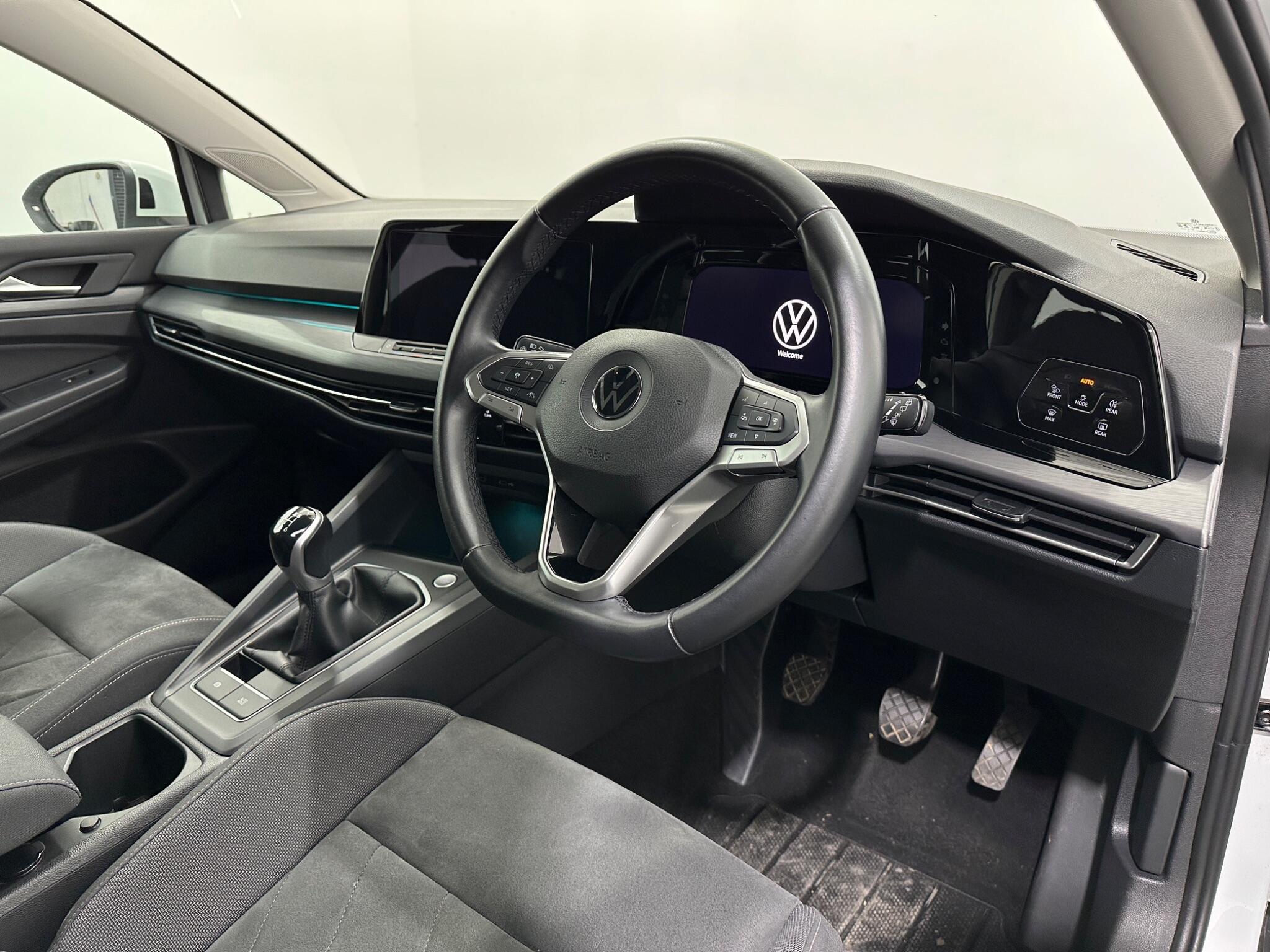 Volkswagen Golf view 11