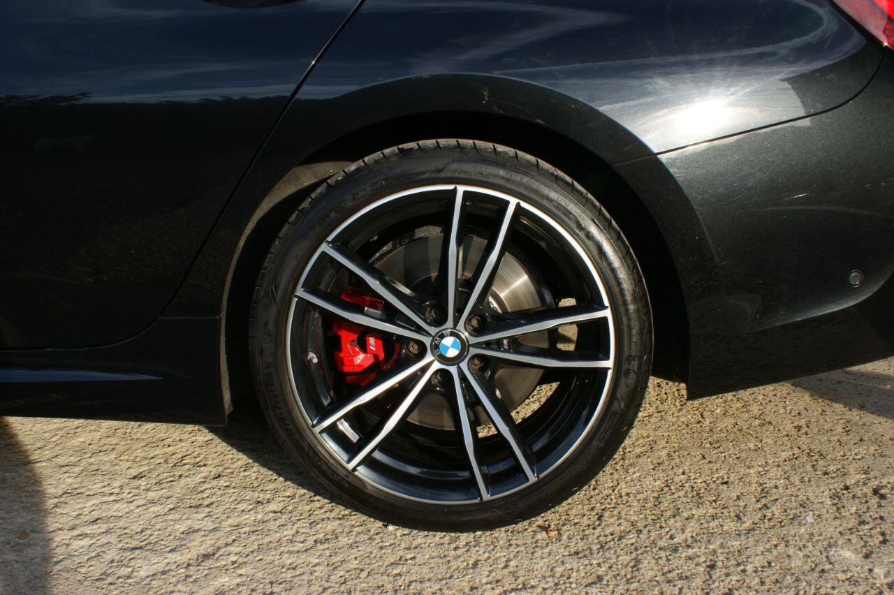 BMW 3 Series view 24