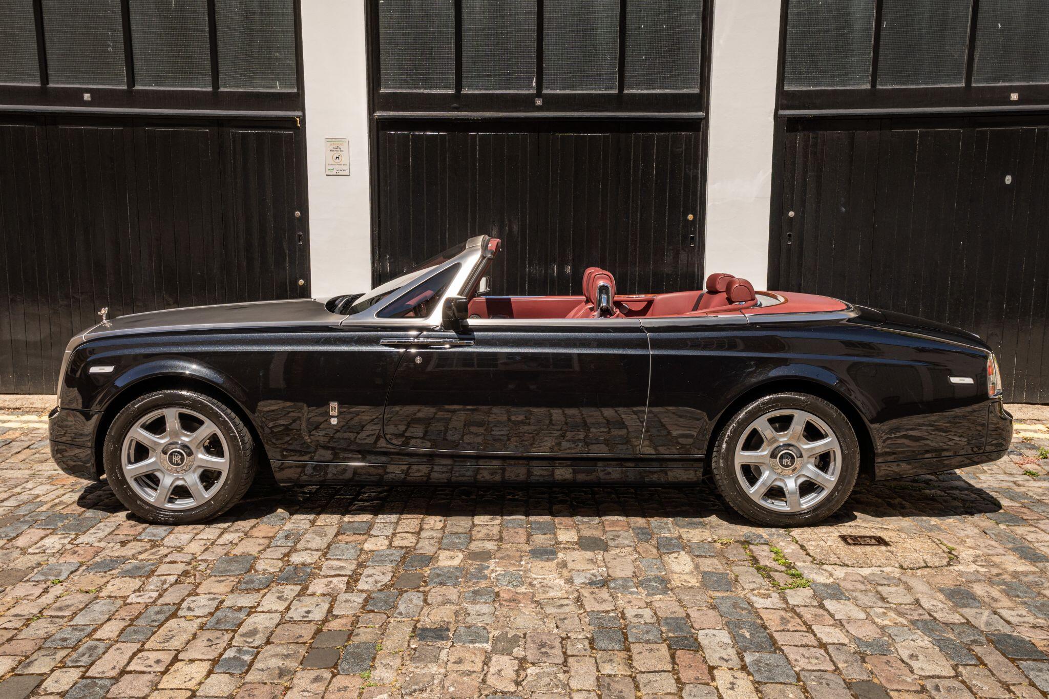 Rolls-Royce Phantom view 11