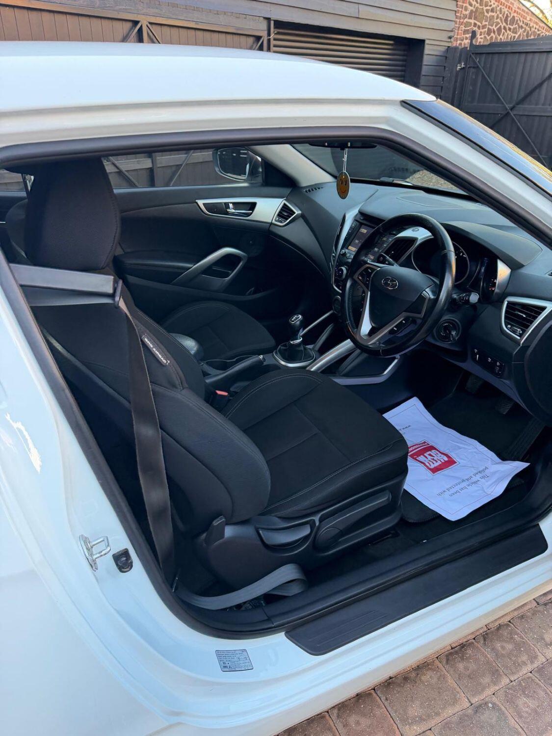 Hyundai Veloster view 9