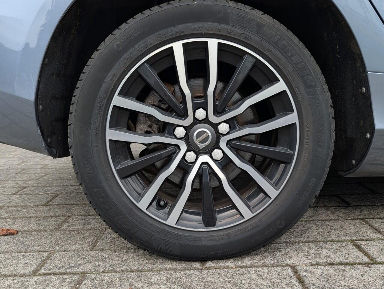 Volvo V40 view 11