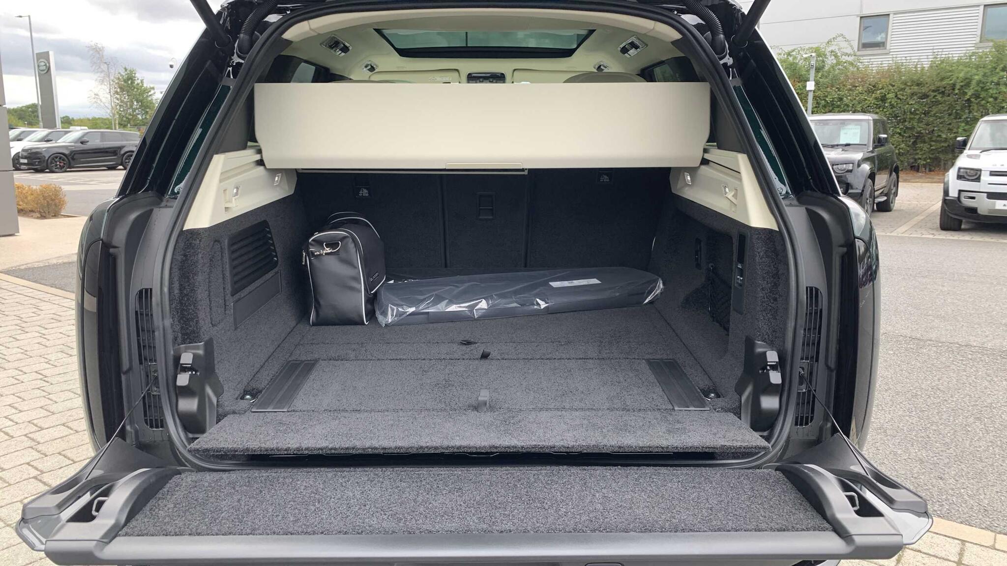 Land Rover Range Rover view 10