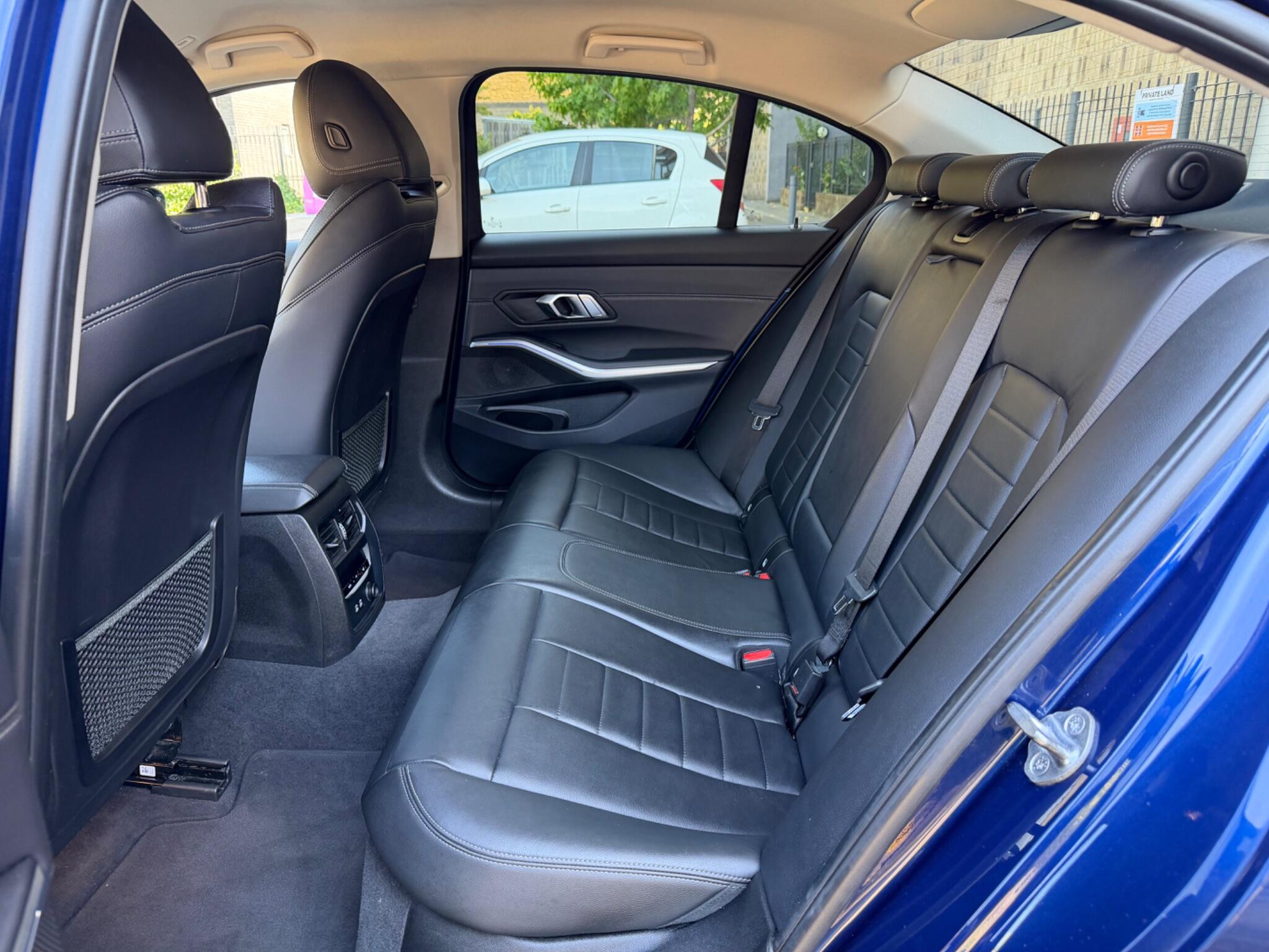 BMW 3 Series view 25