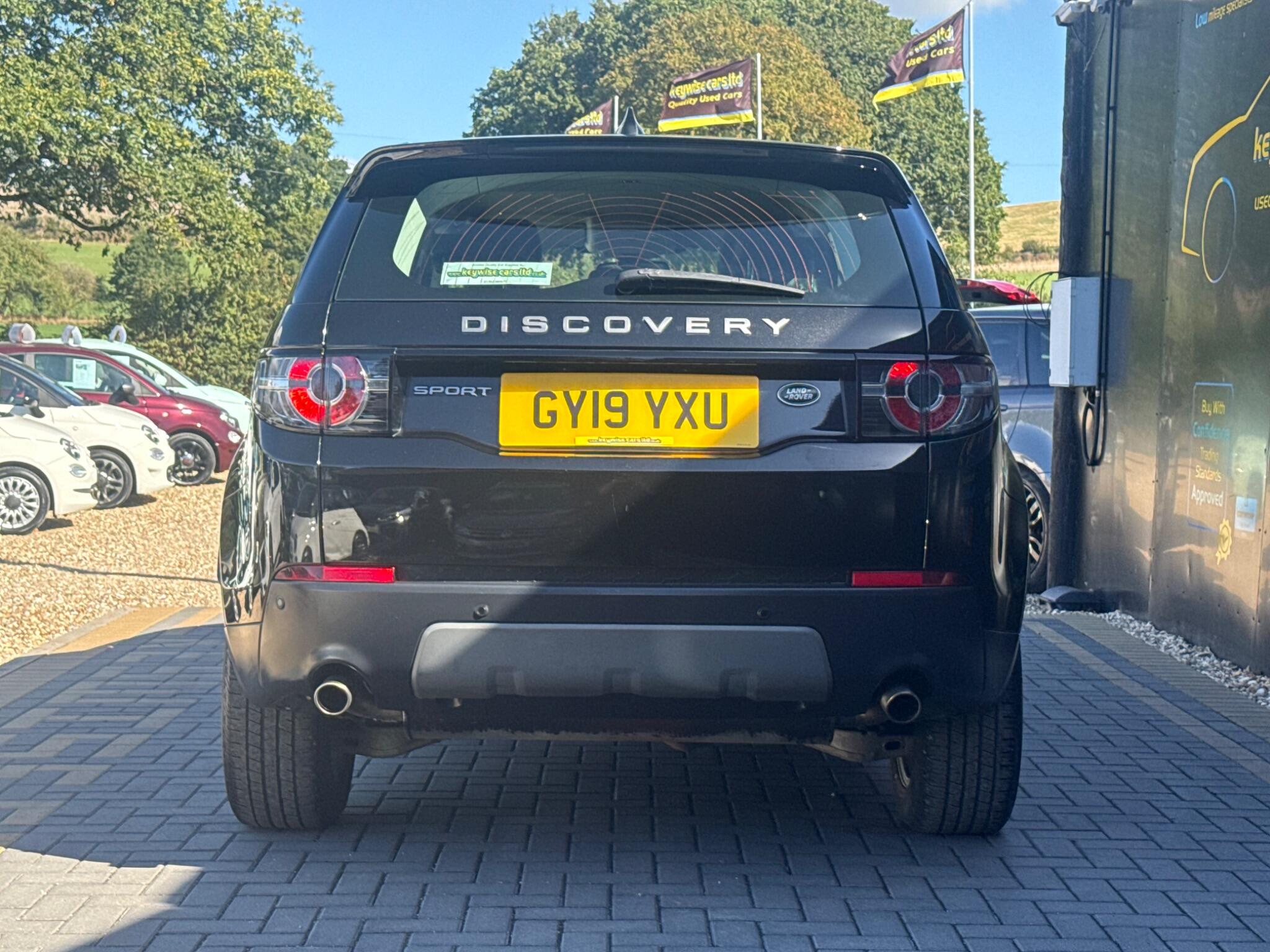 Land Rover Discovery Sport view 5