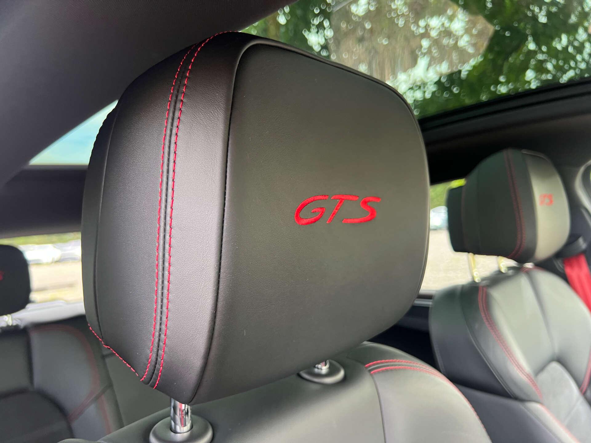 Porsche Macan view 16