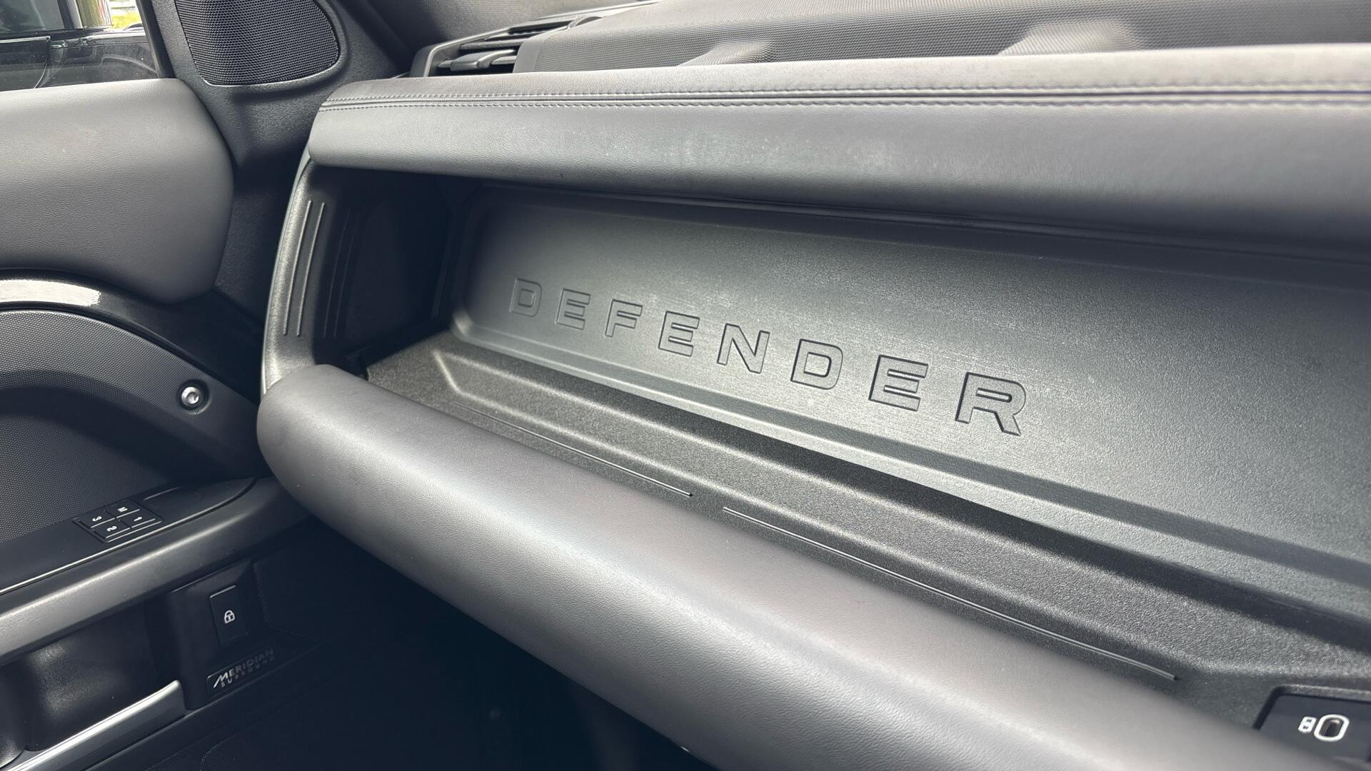 Land Rover Defender view 27
