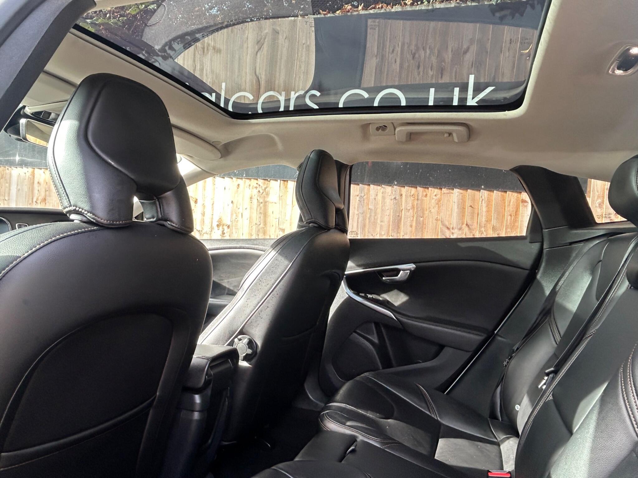Volvo V40 Cross Country view 31